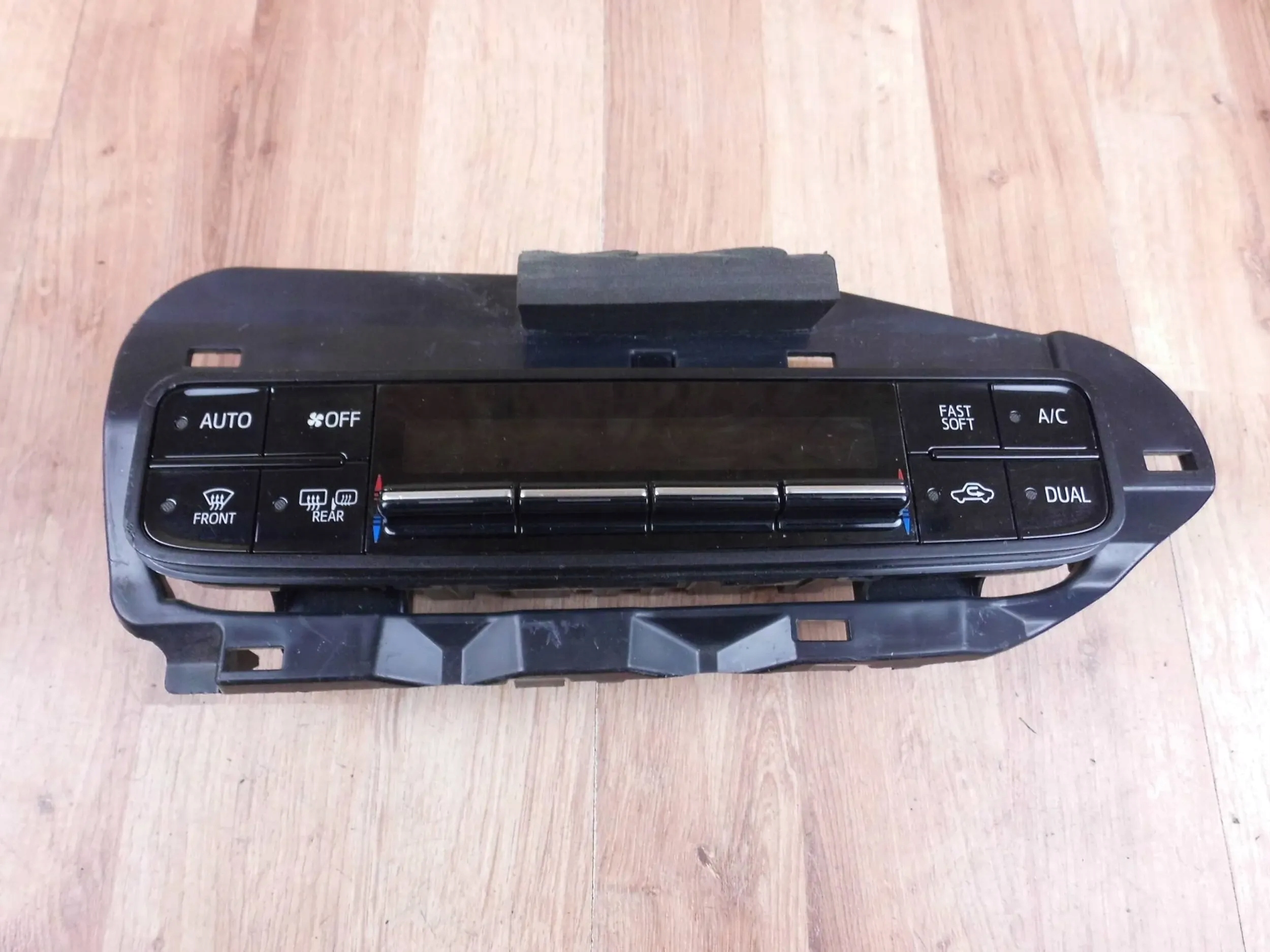 TOYOTA COROLLA E16 E17 SCHALTER PANEL BEDIENTEIL KLIMAANLAGE 5590002890