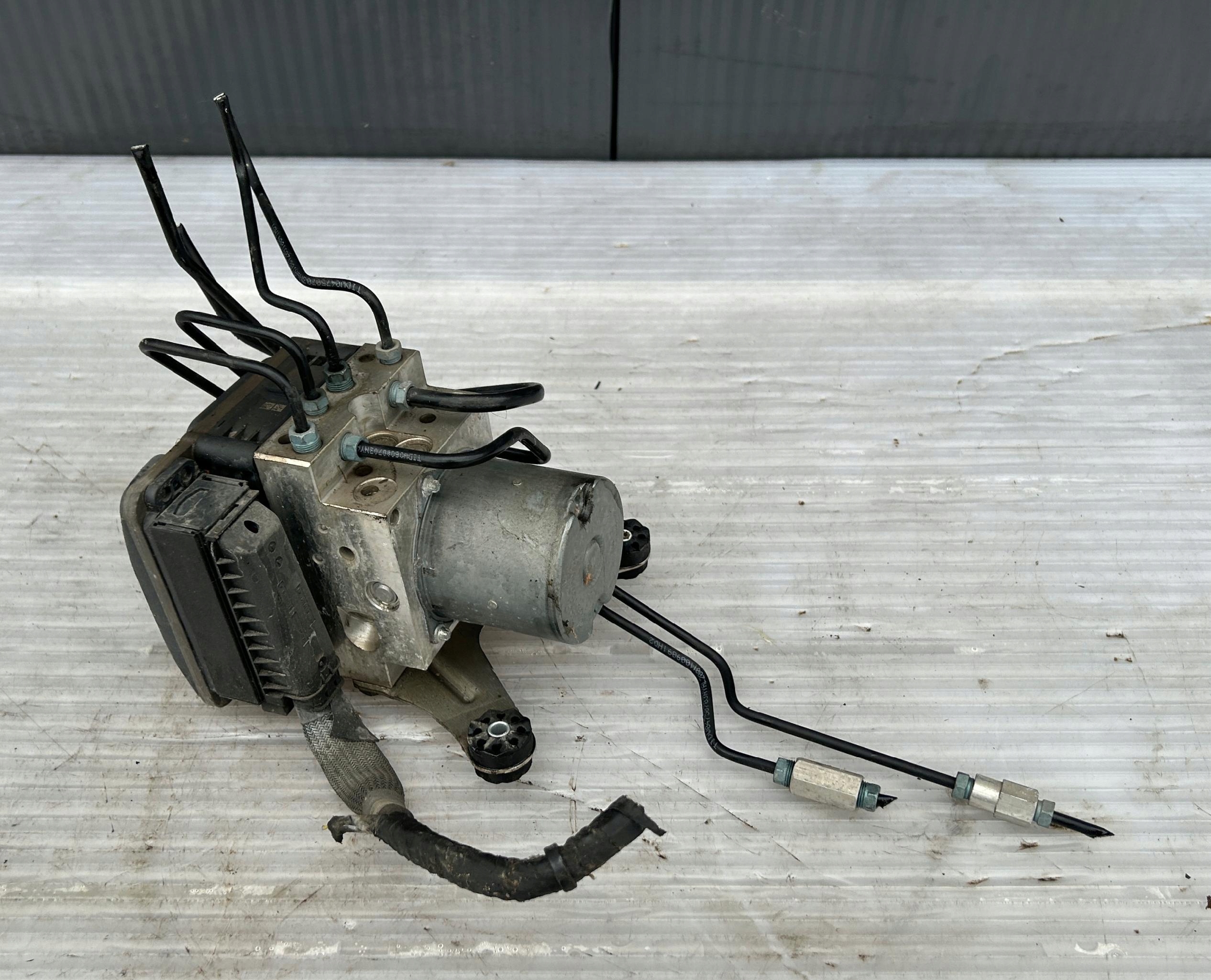 pump control unit ABS BMW 7 F01 XDRIVE 6785441