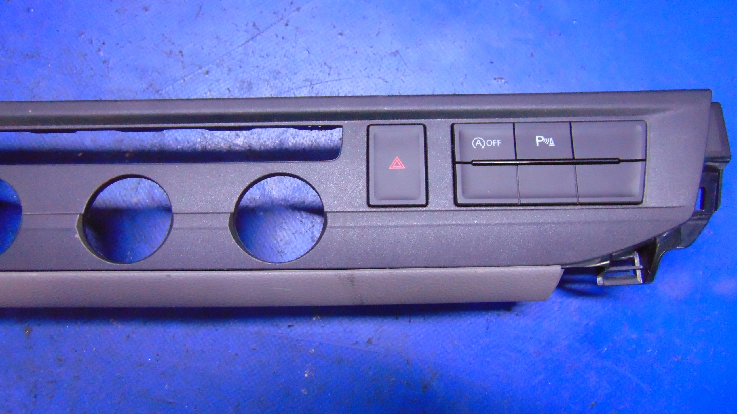 RAHMEN DEKOR PANEL des warnblickschalters VOLKSWAGEN T6 15-21 ROK