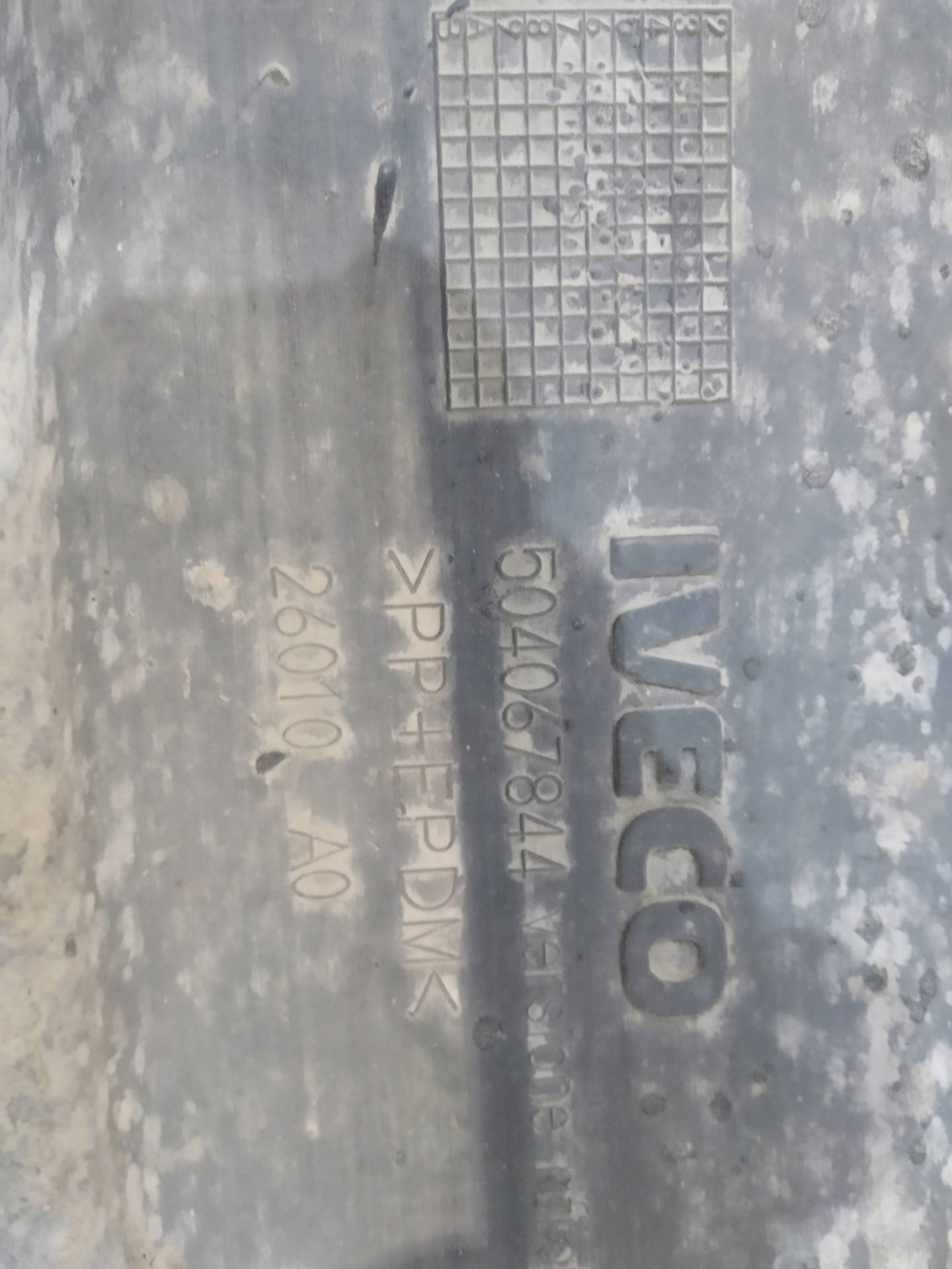 mudguard left 504067844 Iveco Stralis