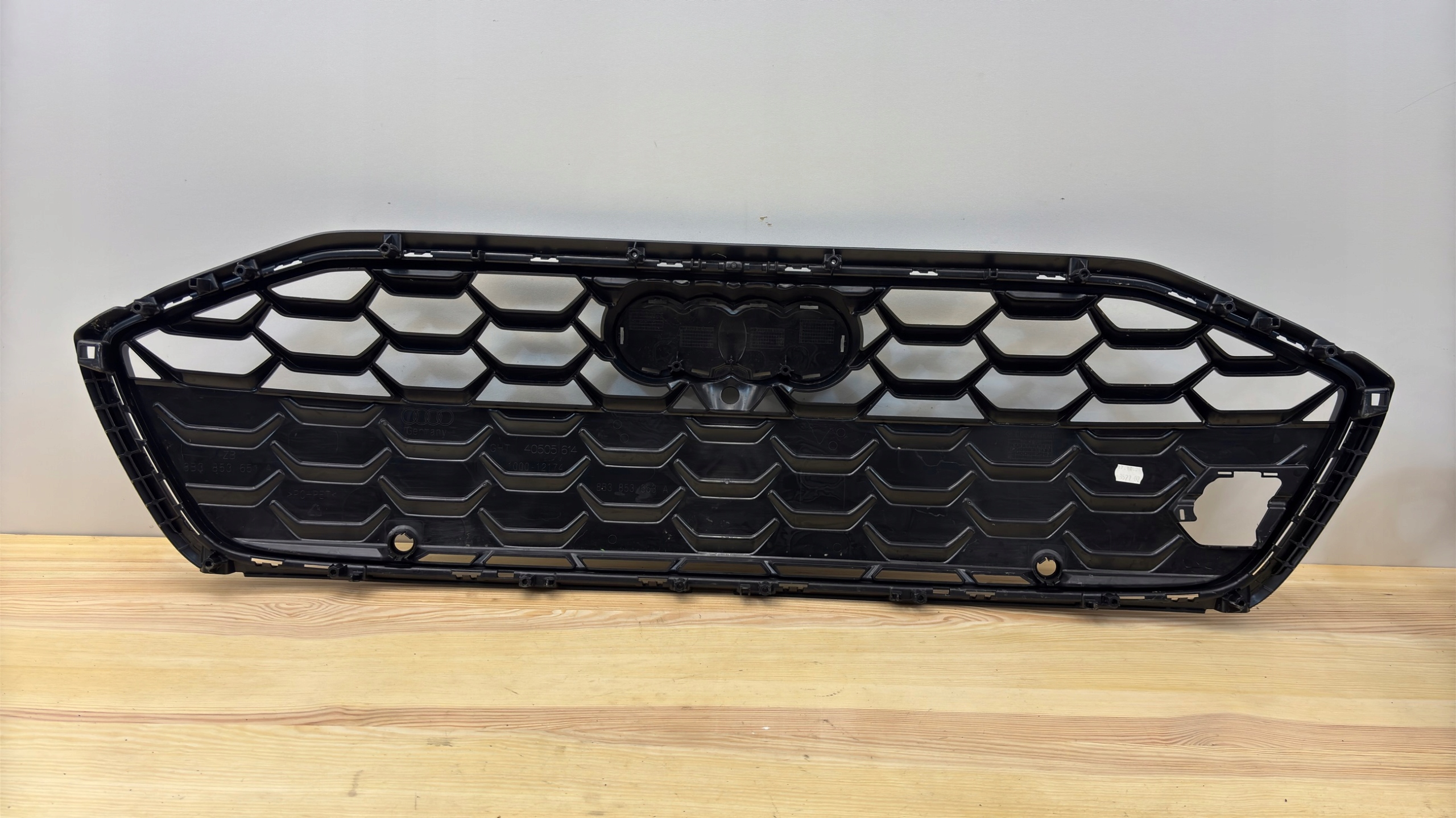 AUDI A5 B10 8B3 Grille 8B3853653A K133/850