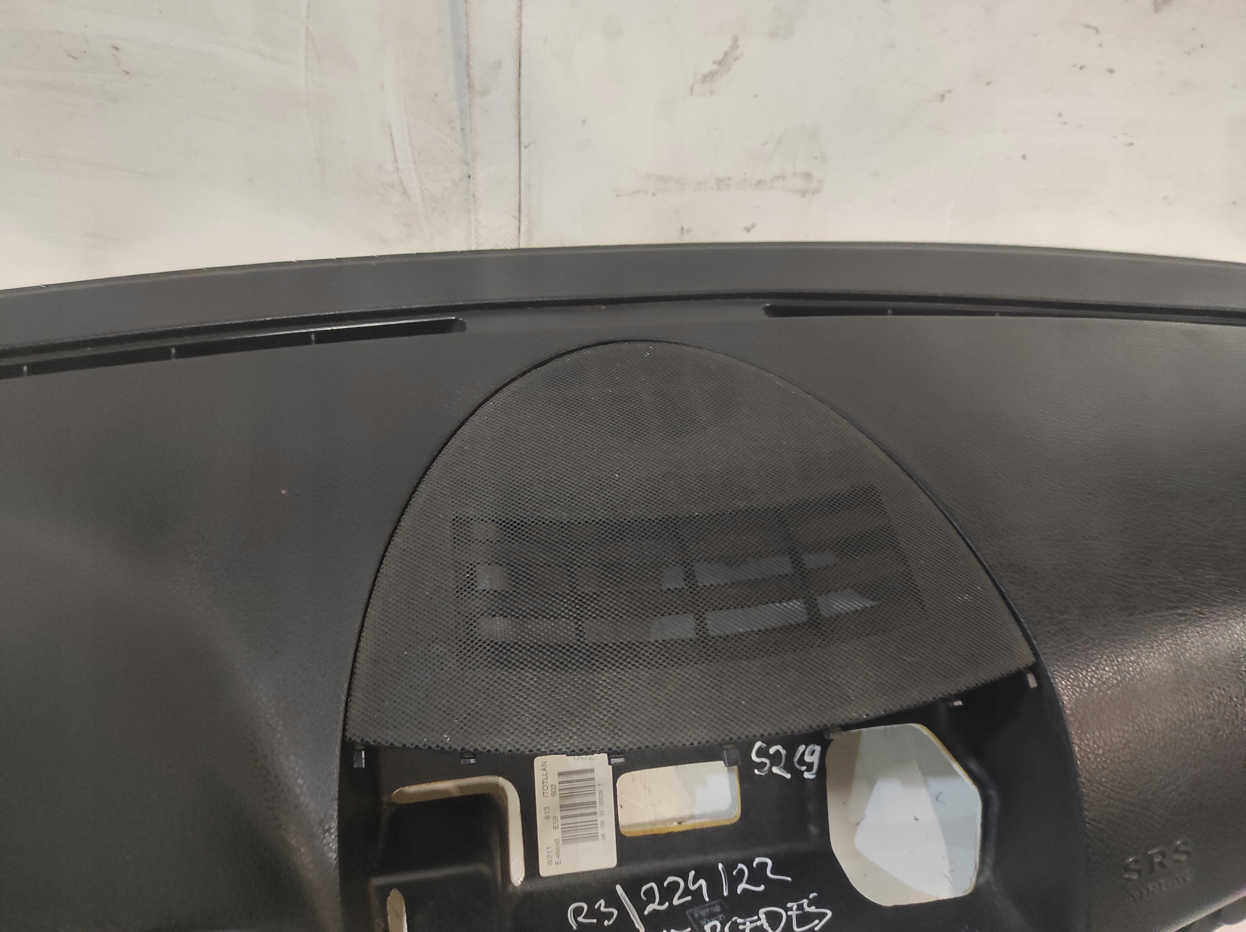 Mercedes W211 cockpit console dashboard instrument panel