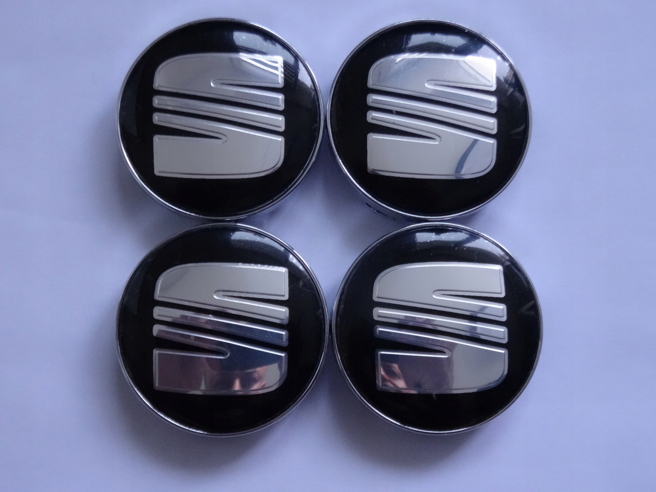 

4x Dekielki Dekle Emblematy na felgi Seat 60 mm cz