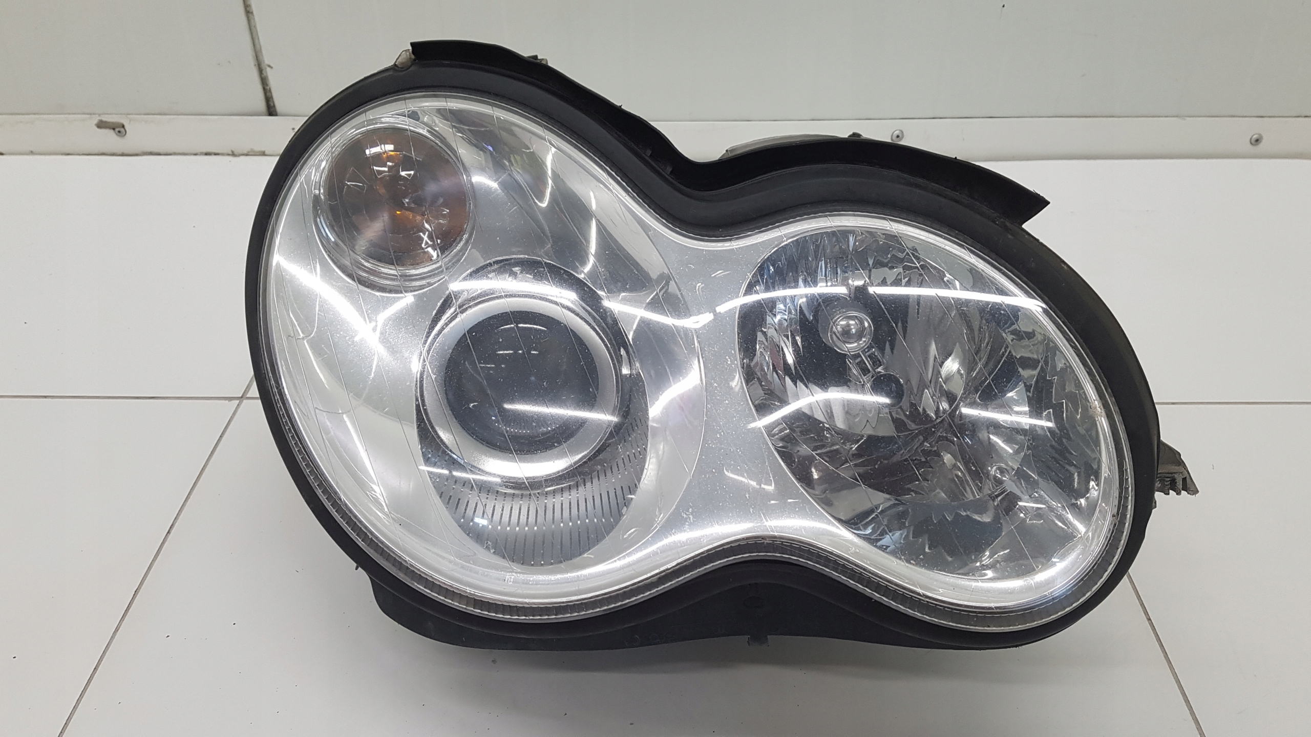 light right front MERCEDES-BENZ C-KLASA W203 A2038203659