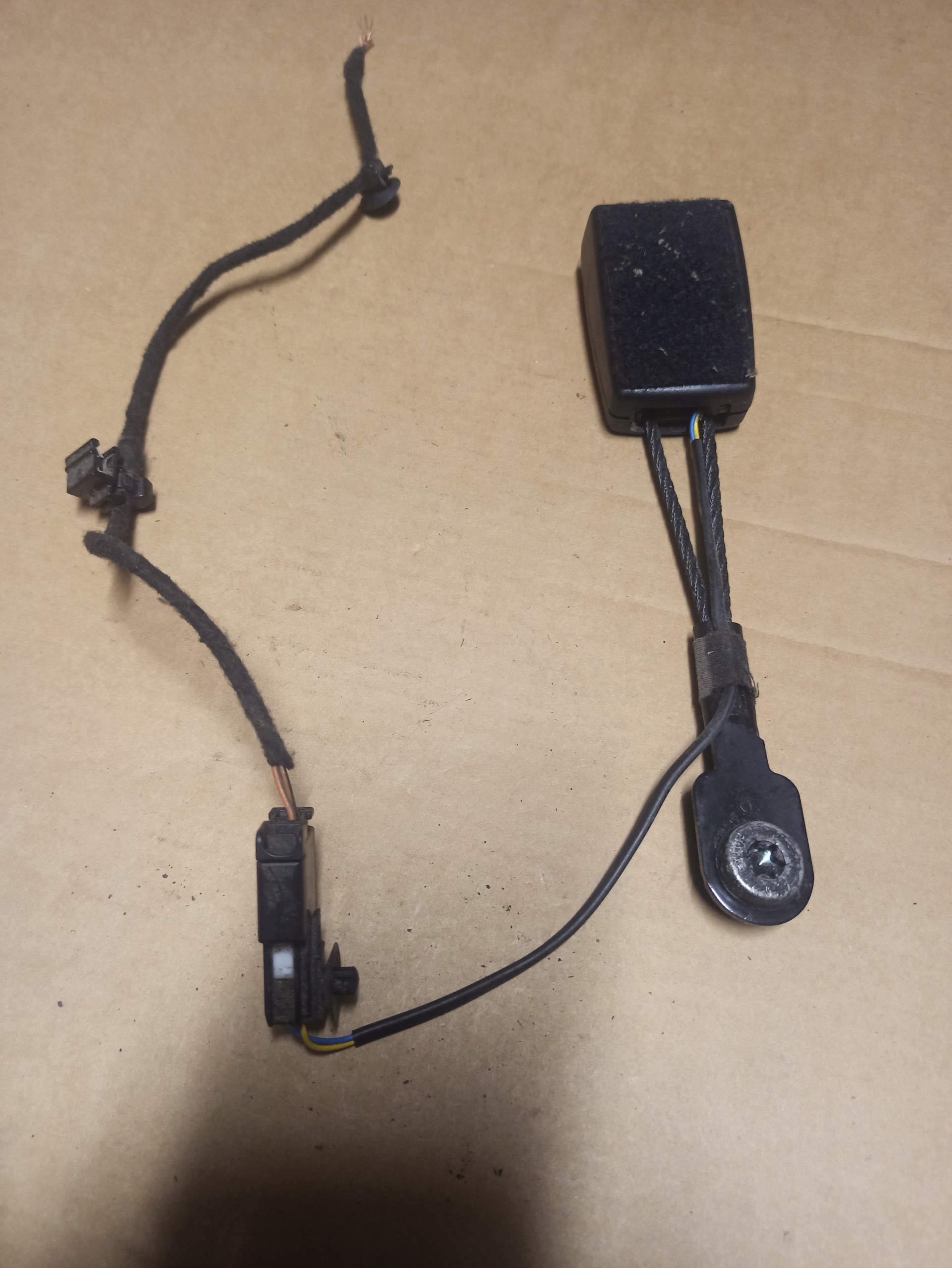 ZAPINKA PASOW heck 401266978 OPEL CORSA