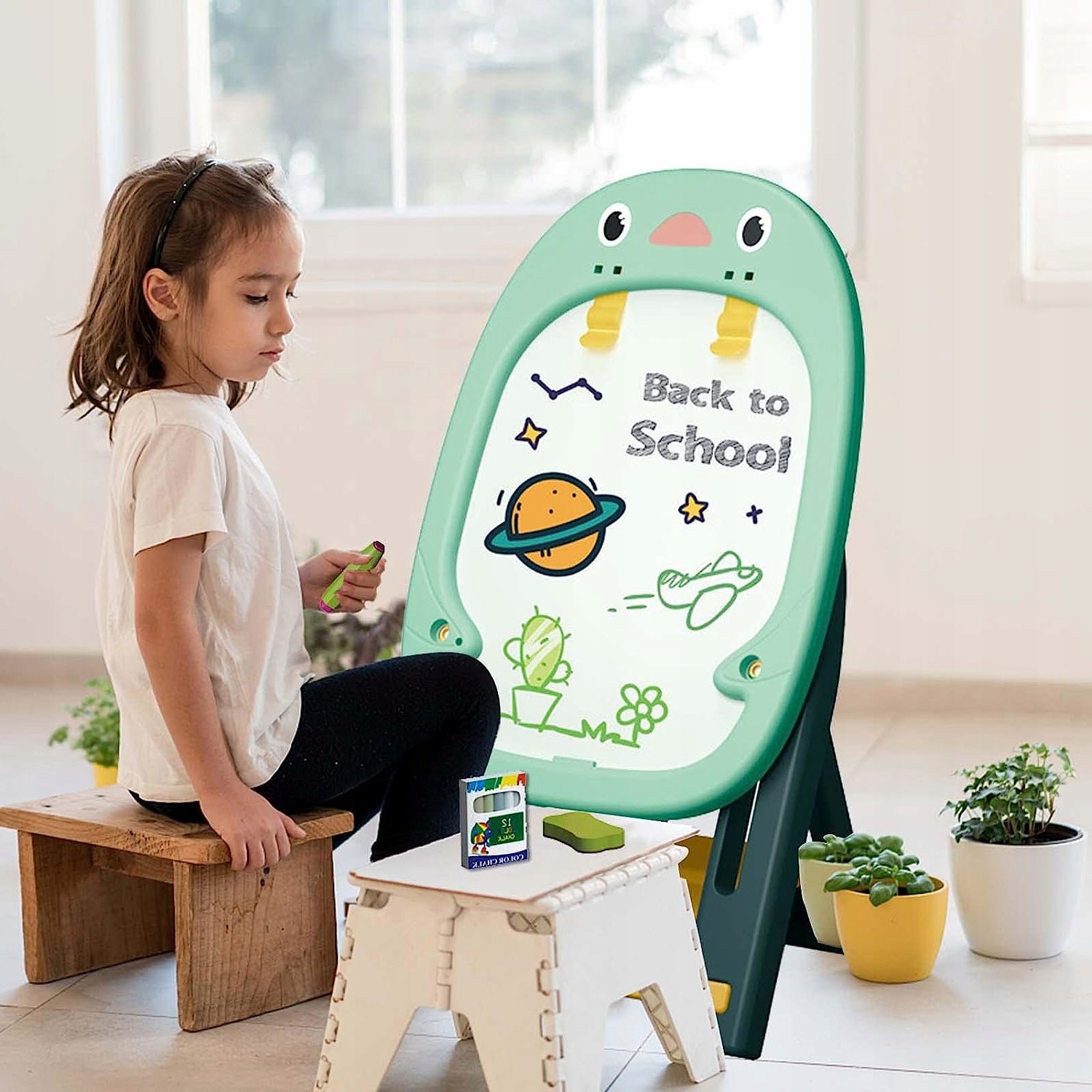 Tablica EDUKACYJNA 2w1 Magnetyczna Kredowa Stojąca + Akcesoria Gry Gąbka Szerokość produktu 32.5 cm