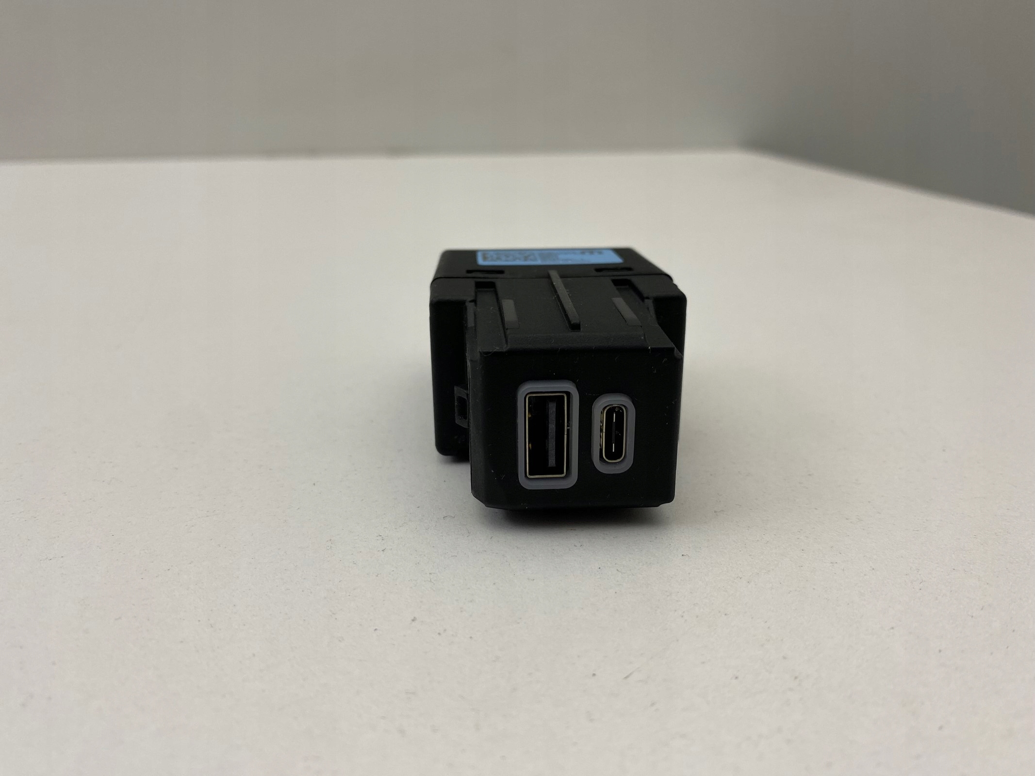 JEEP COMPASS GRAND WAGONEER GNIAZDO USB USB C