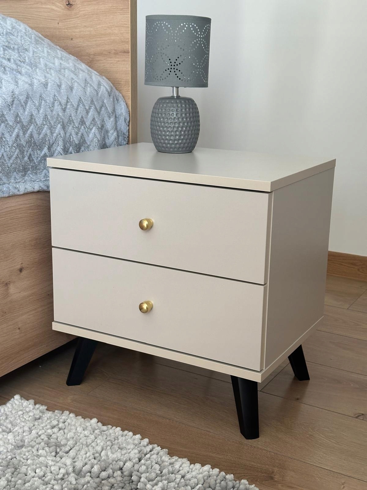 nočný stolík 45 cm kašmír držiak zlatý gombík