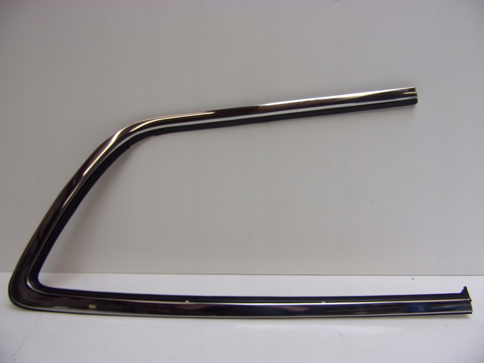 68227297AD - CHRYSLER PACIFICA 16-WINDOW SLAT LEFT REAR