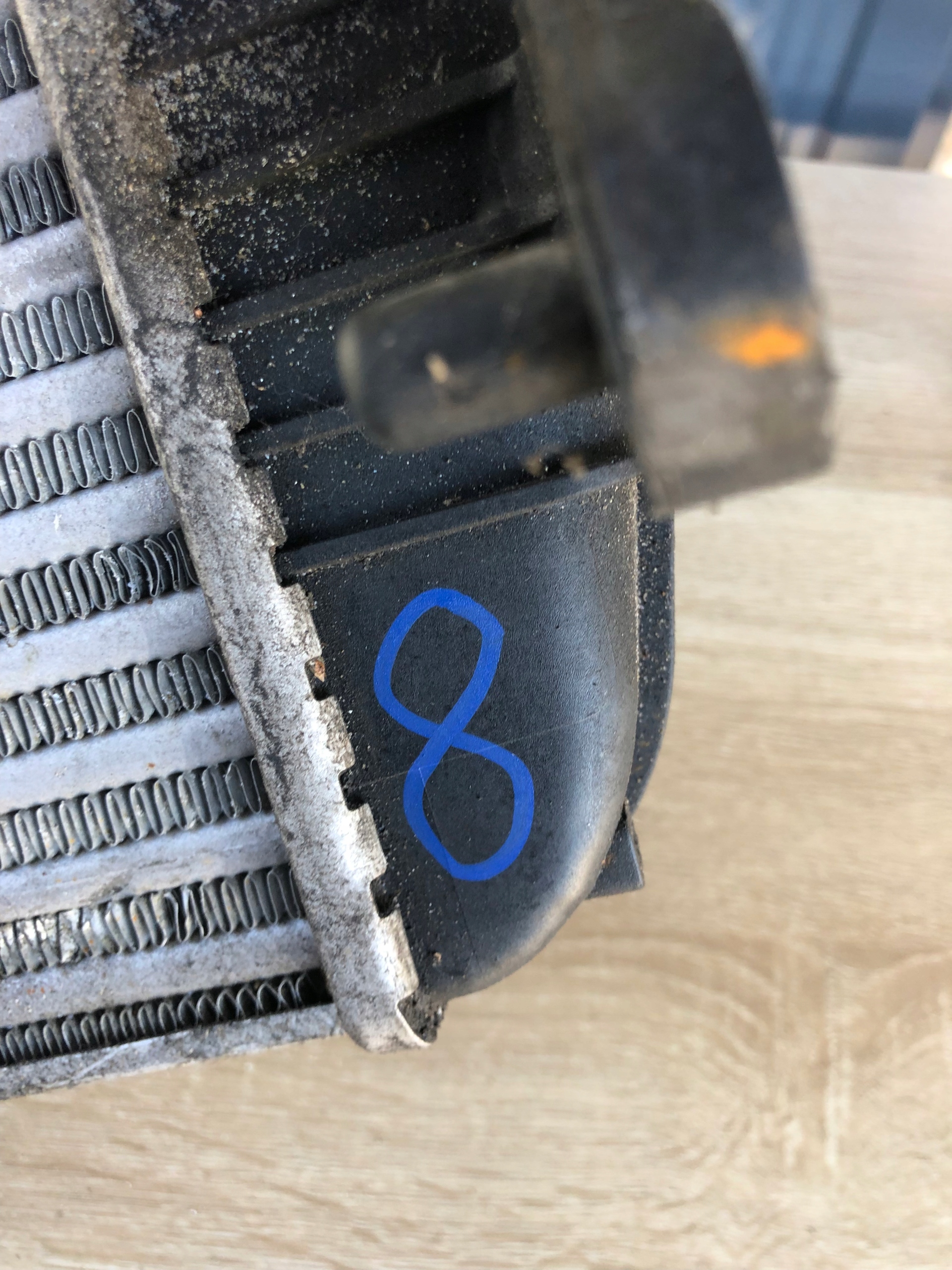 intercooler pravý AUDI A6 C6 4F0145806T
