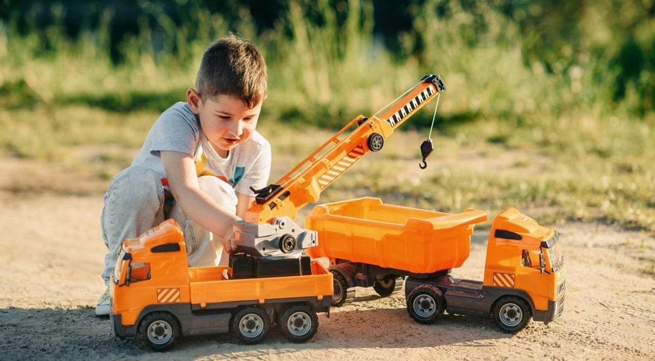 CIĘŻARÓWKA AUTO VOLVO DŹWIG OBROTOWY GIGANT XXL Model Dźwig