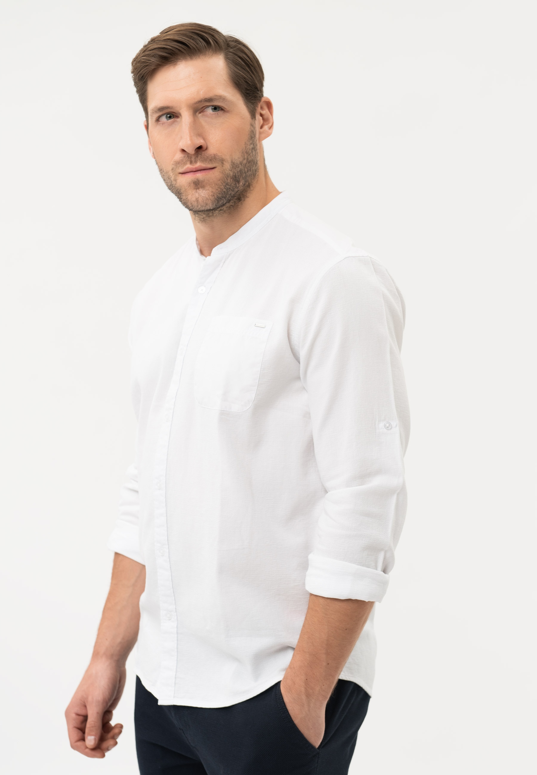 Męska Koszula Regular Fit Ze Stójką Biała Volcano K-basto L