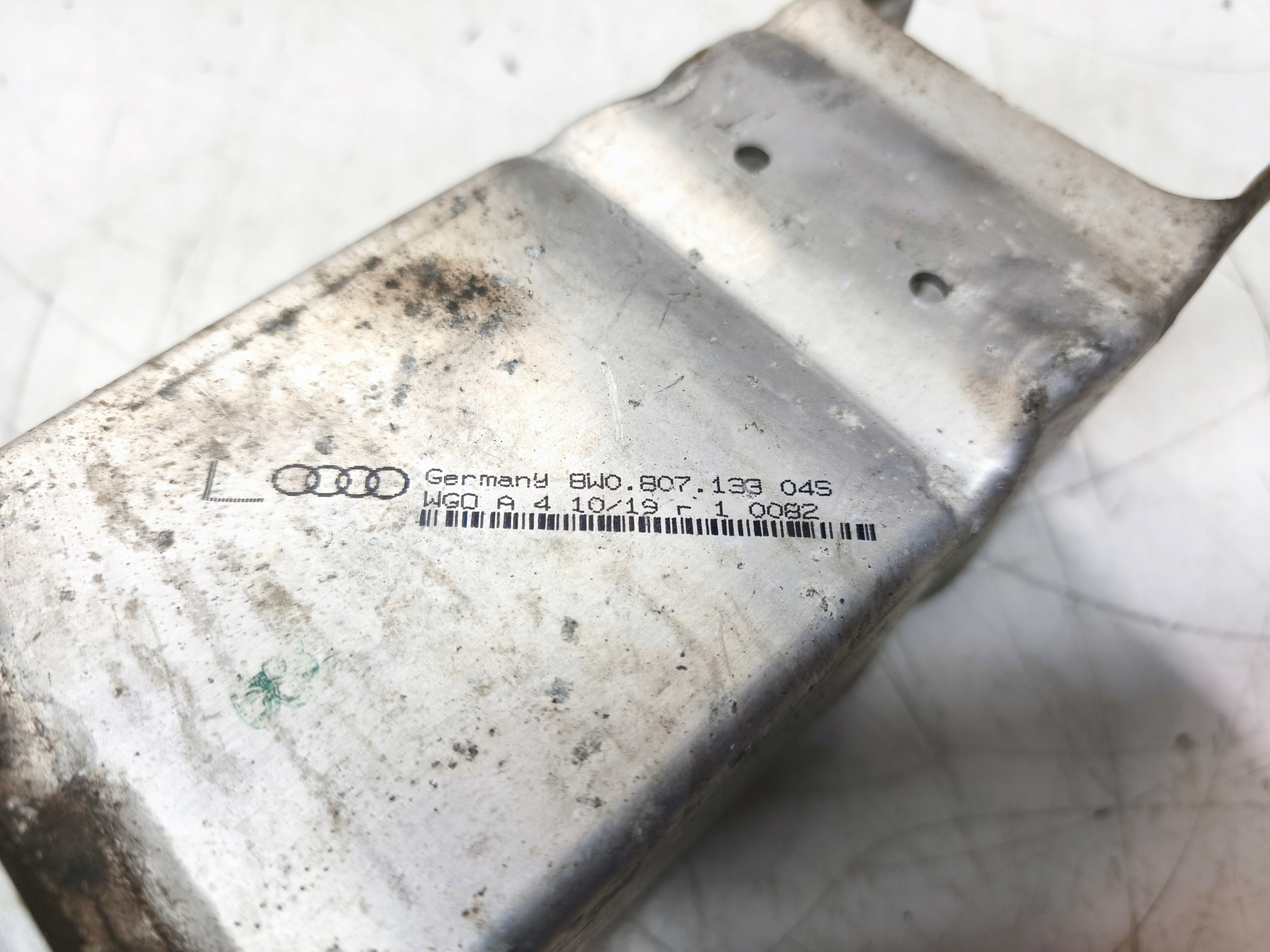 ODBÓJ STREFA ZGNIOTU LEWA AUDI A4 B9 8W0807133 Typ samochodu Samochody osobowe