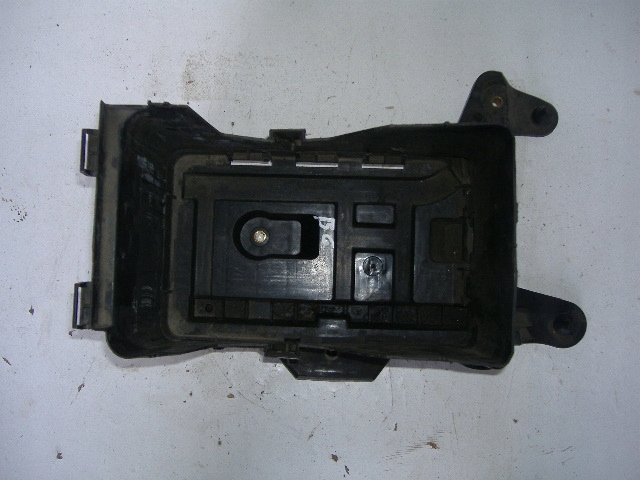 1K0915333C - PASSAT B6 GOLF SKODA база корпус аккумулятора