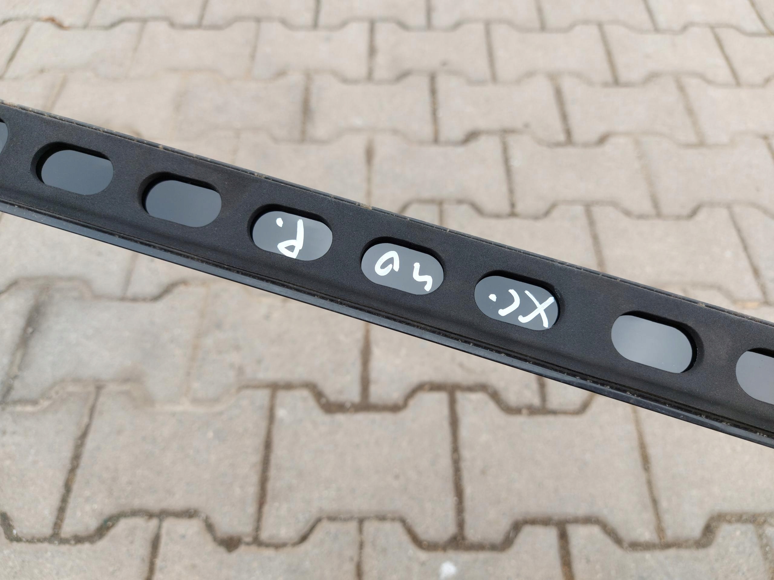 Volvo XC40 T5 EH, 2021 Dachreling dach rechts schwarzer oryg 31448382