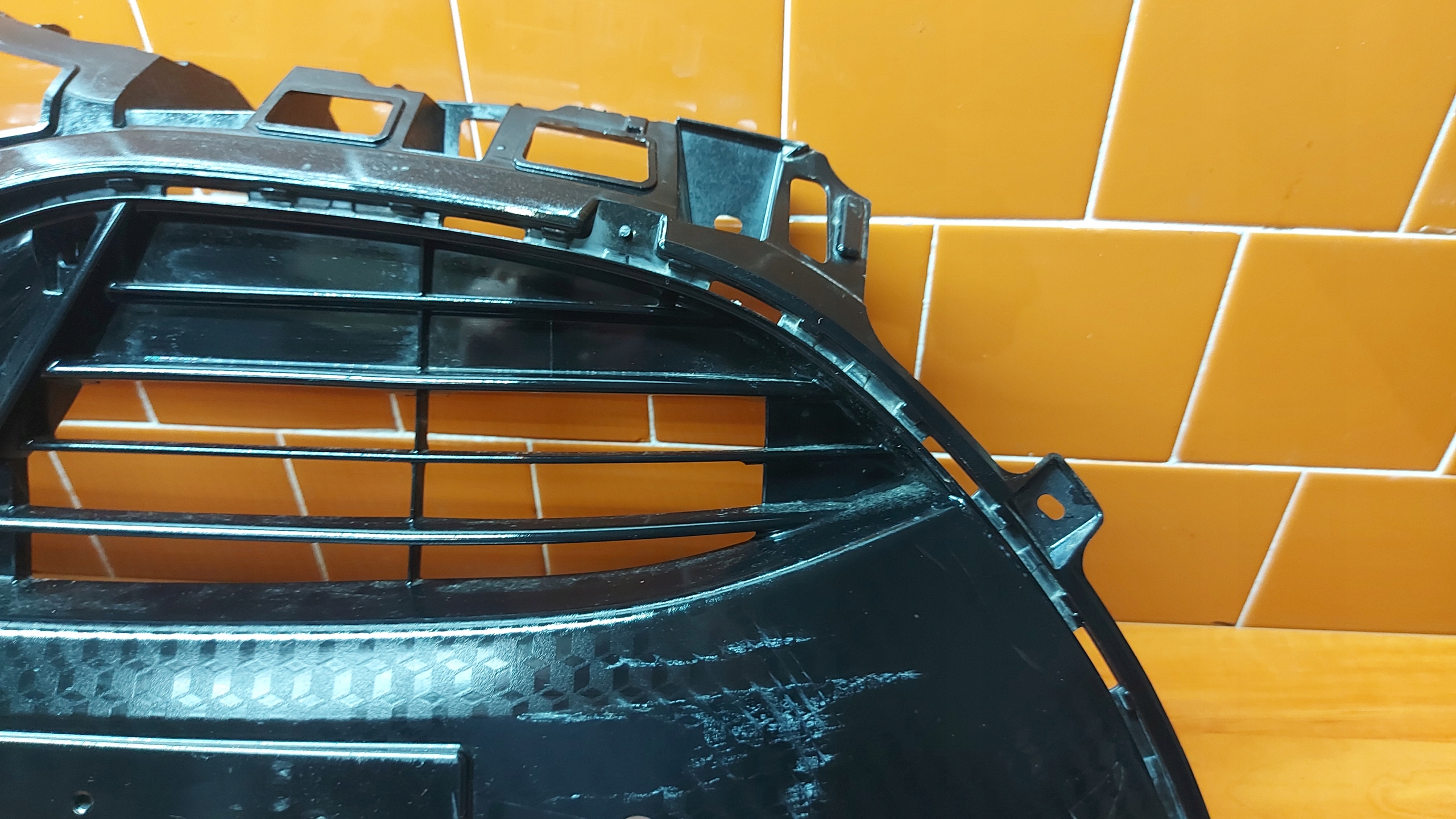grid of a bumper central front front TOYOTA YARIS IV 20