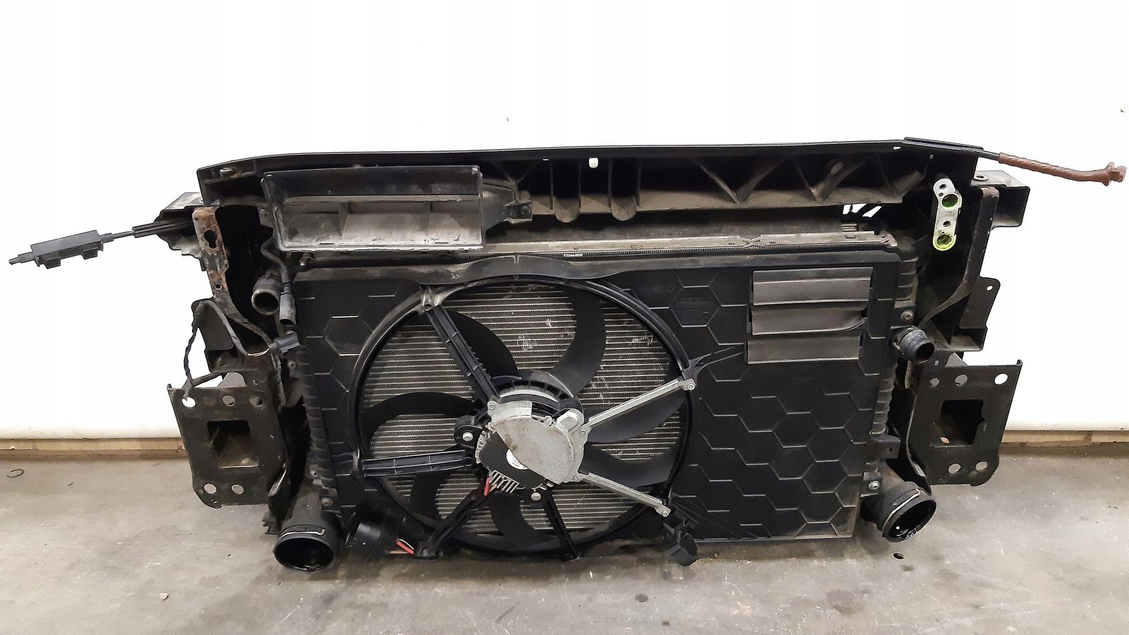 support panel for radiators pillar iron VW Tiguan 1,4 TSI