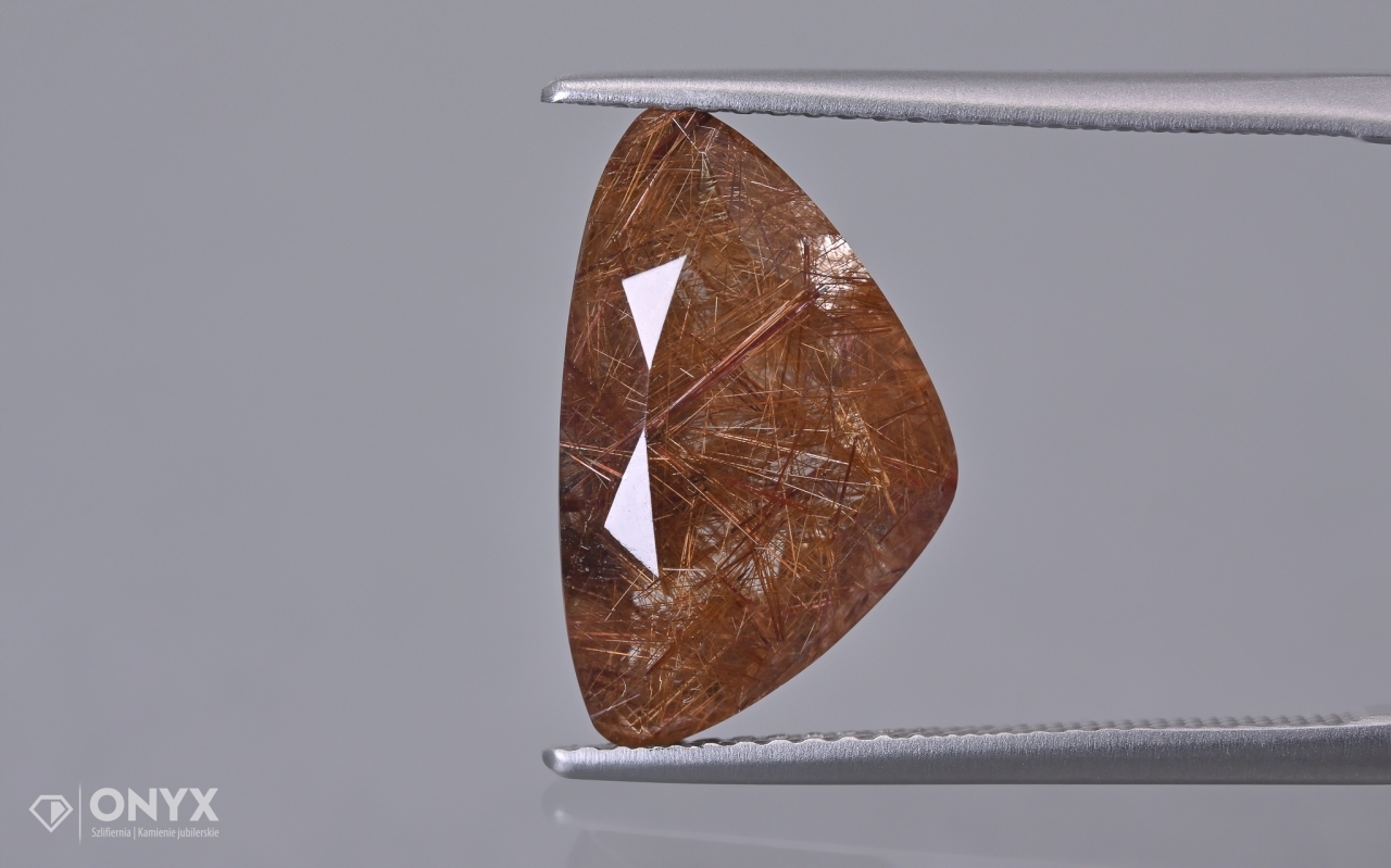 Křemen s rutilem fazetovaný nepravidelný 16x10 mm