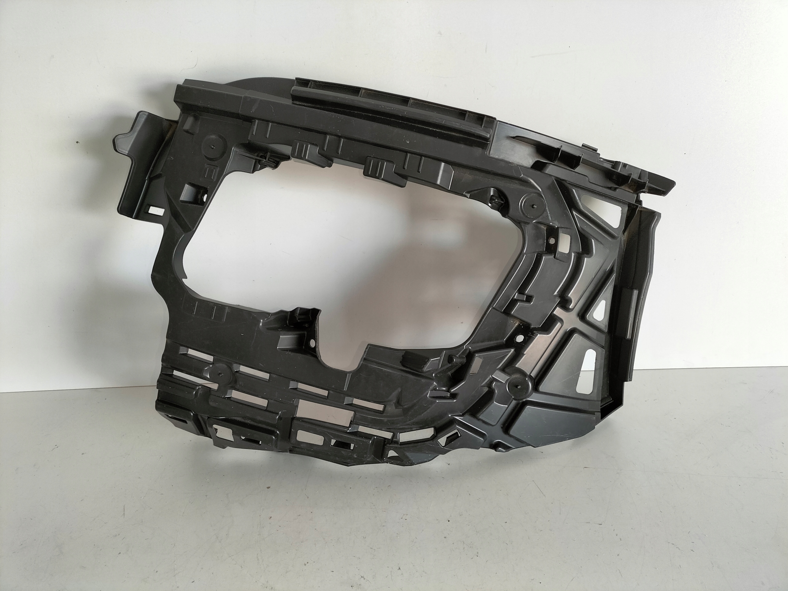 support holder of a bumper front right VW GOLF 8 VIII LIFT 24