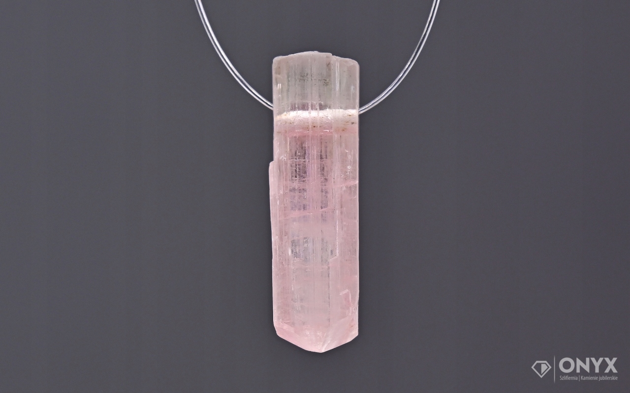 Turmalín provrtaný přírodní křišťál 14,5x5 mm