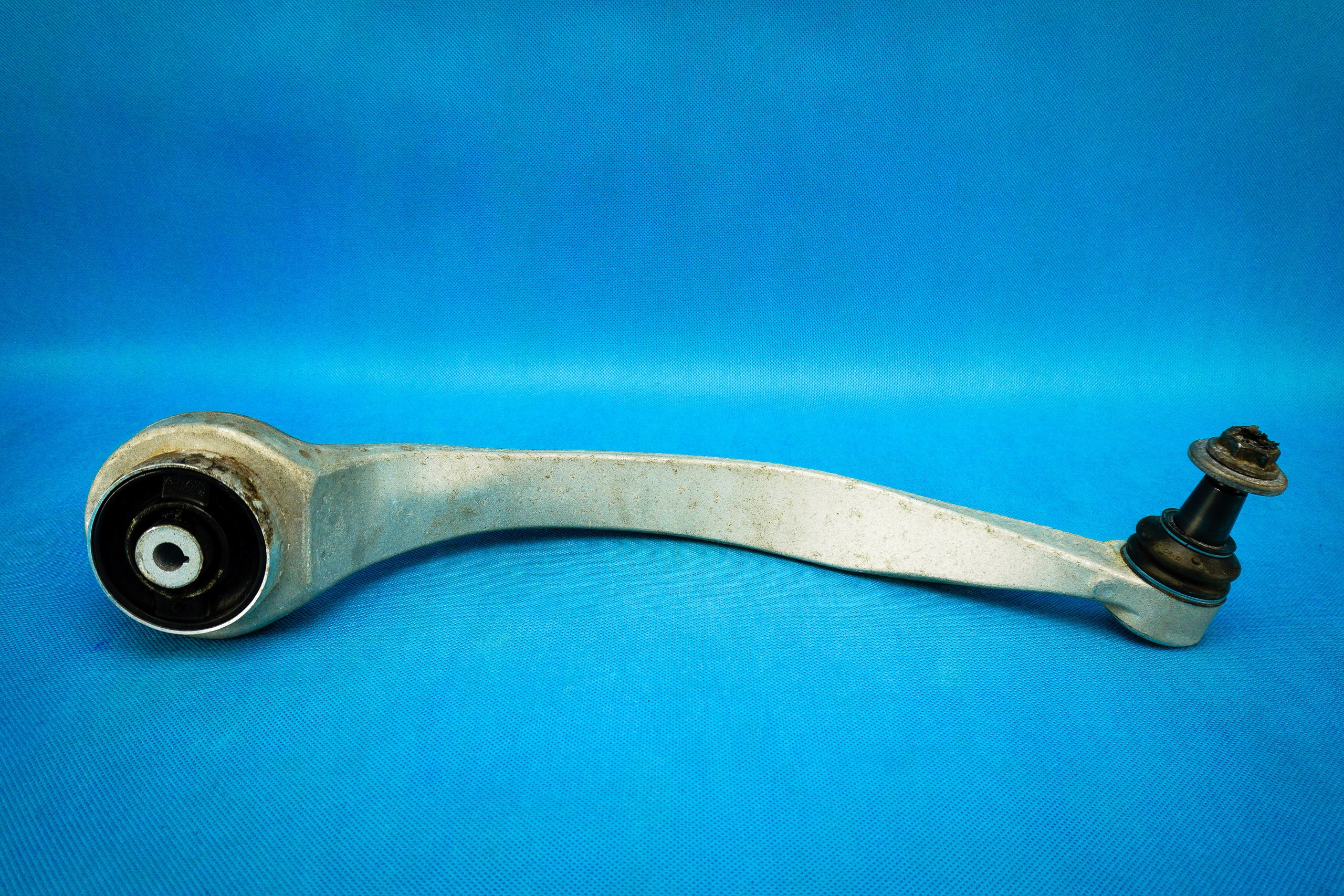 arm front left Audi A8 S8 4H 4H0407693F