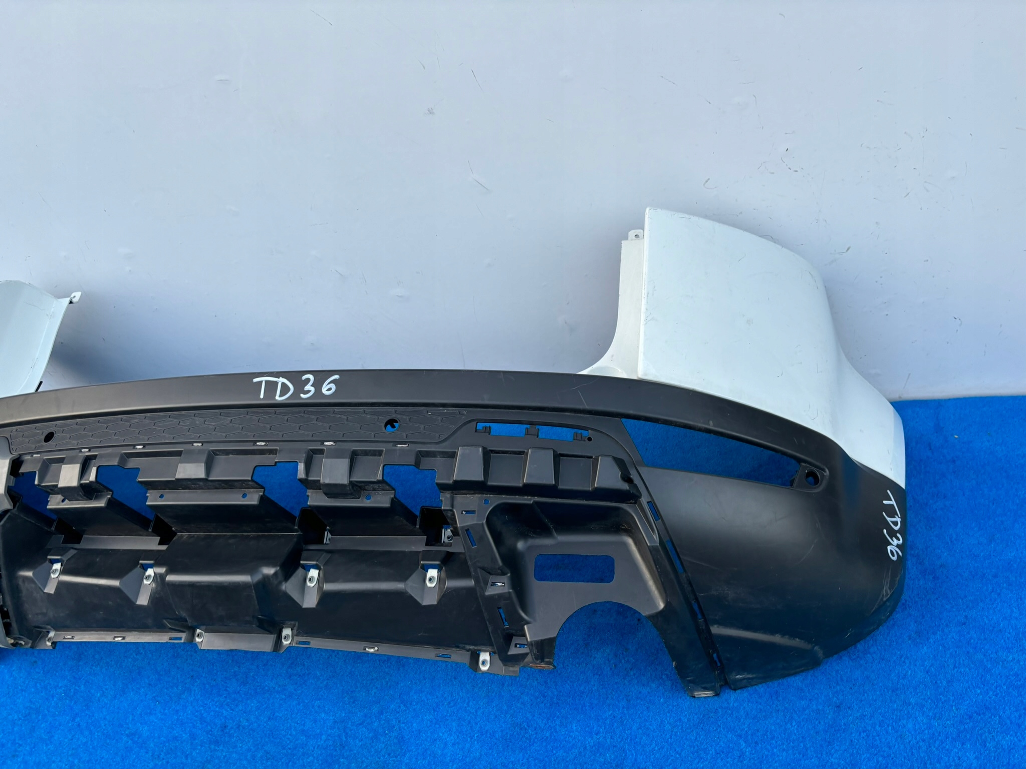 RANGE ROVER EVOQUE bumper rear part + moulding NAROZNIKI BJ32-17926-A TD36