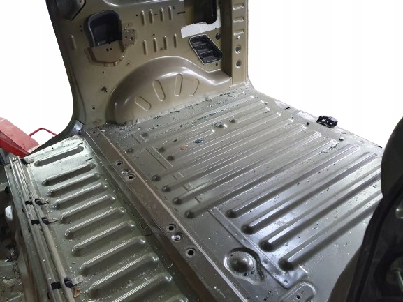 WANNA BAGAŻNIKA PAS TYŁ BERLINGO II 2015 PARTNER Stan opakowania brak opakowania