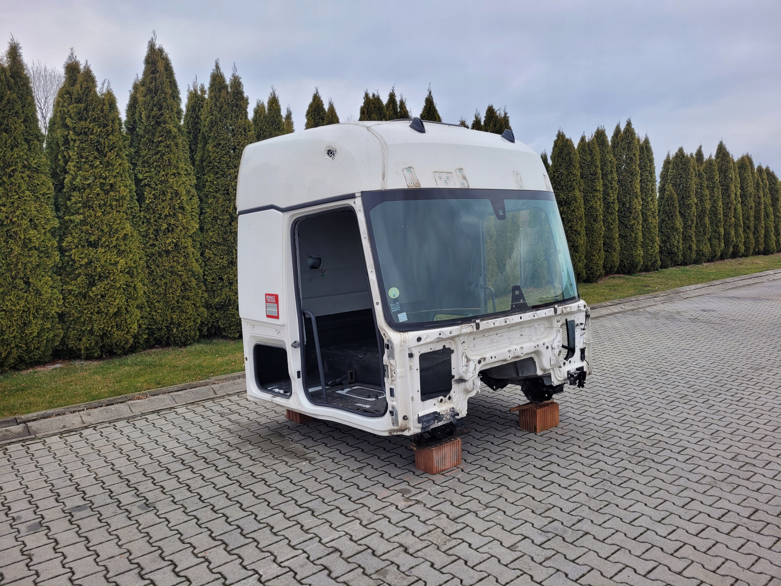 KABINA RENAULT GAMA T RANGE C K Euro 6 Stan Idelany - BEZWYPADKOWA ! Producent części Renault OE