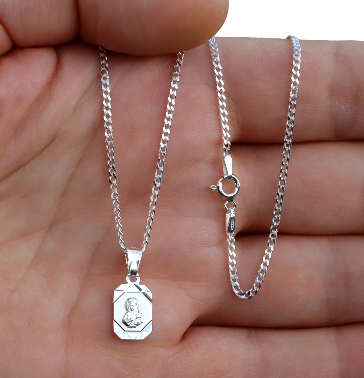 ŁAŃCUSZEK SREBRNY MEDALIK KOMUNIJNY MATKA BOSKA NA KOMUNIĘ NA CHRZEST Długość całkowita 45 cm