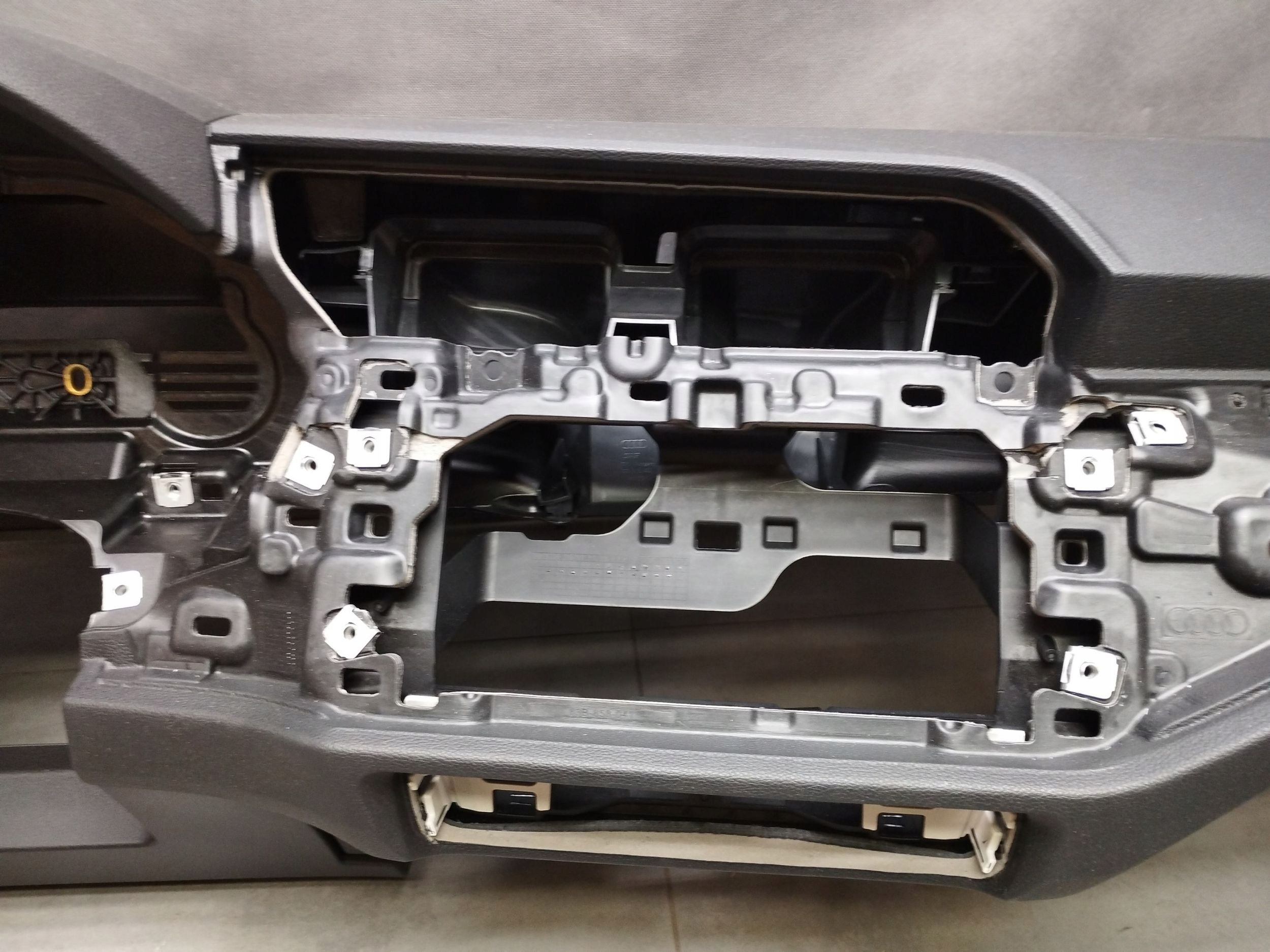 Audi Q3 F3 dashboard instrument panel console cockpit 83B857033 original