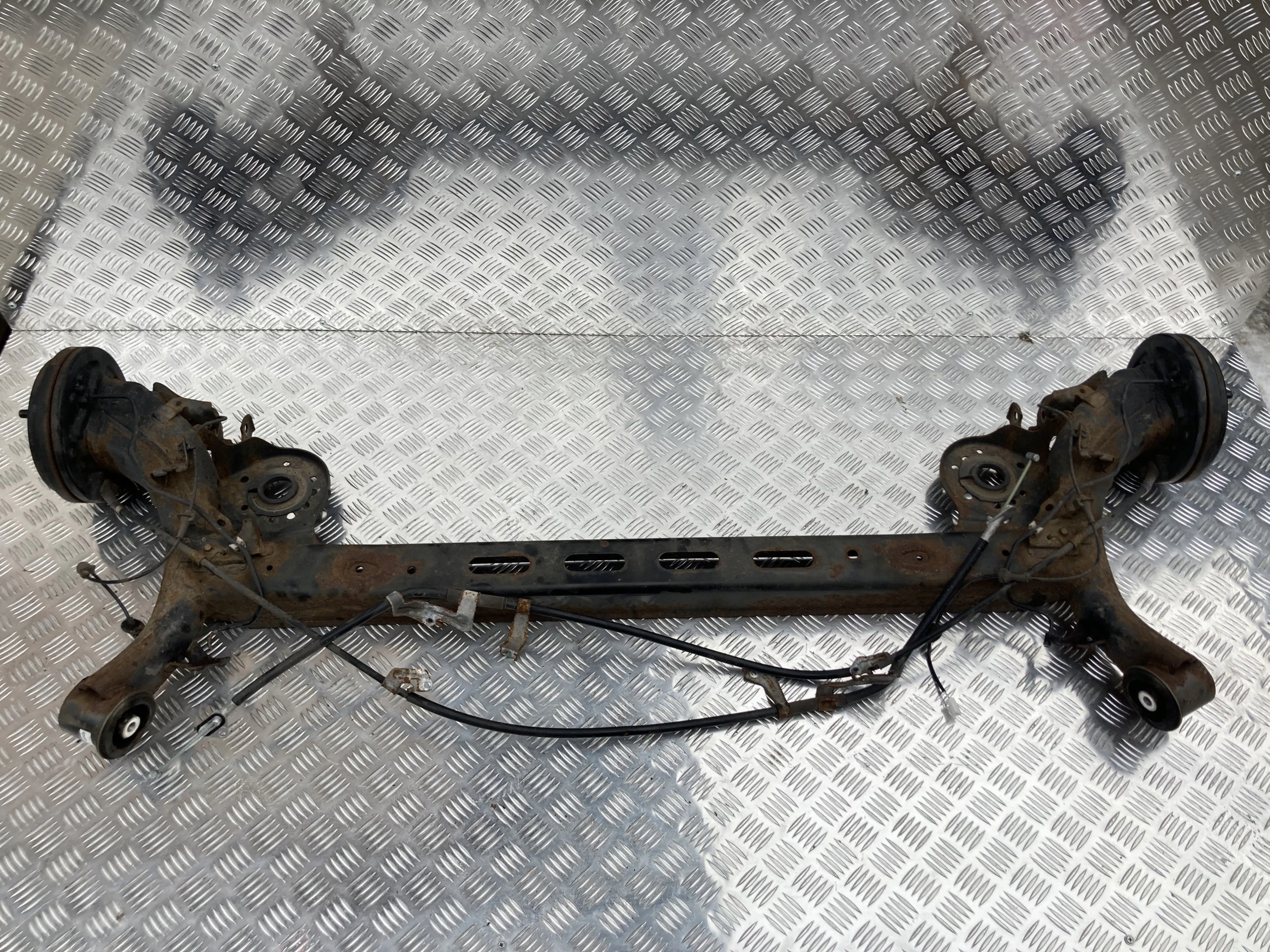 BELKA ZAWIESZENIA TYŁ SUZUKI SWIFT MK8 17-