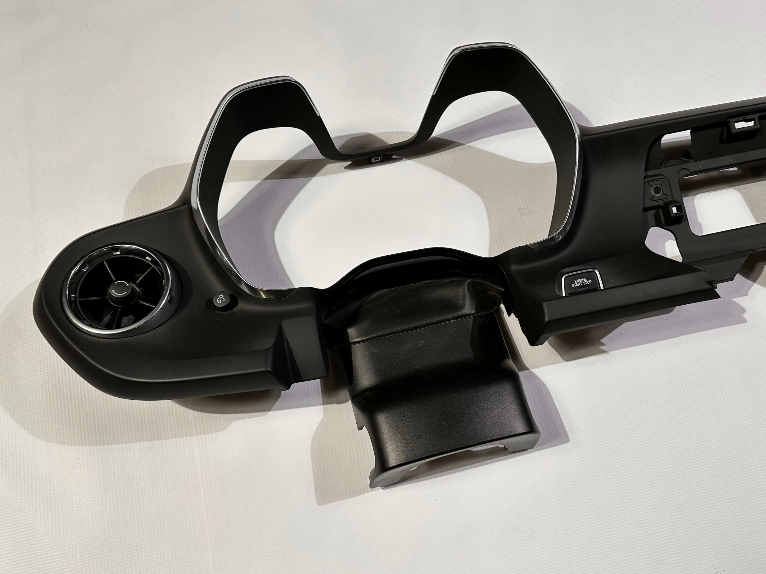 frame of the dashboard consoles dashboard panel Chevrolet Camaro 2016+