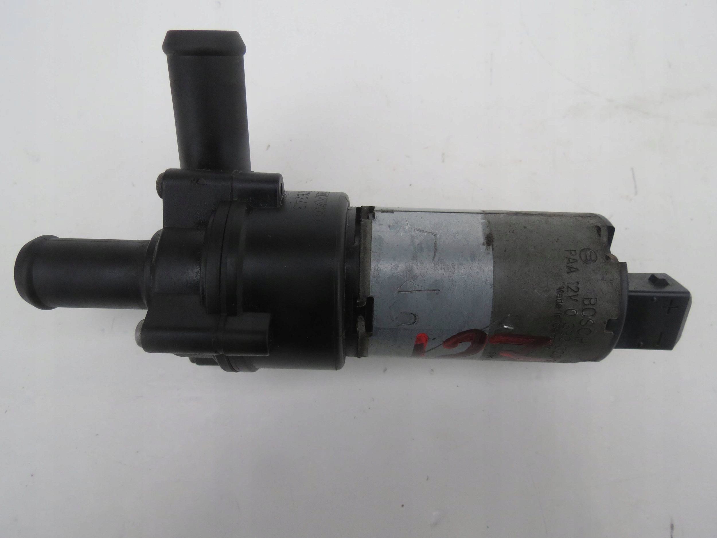 pumpa motorić vode VOLVO XC90 V8 4.4 30776243
