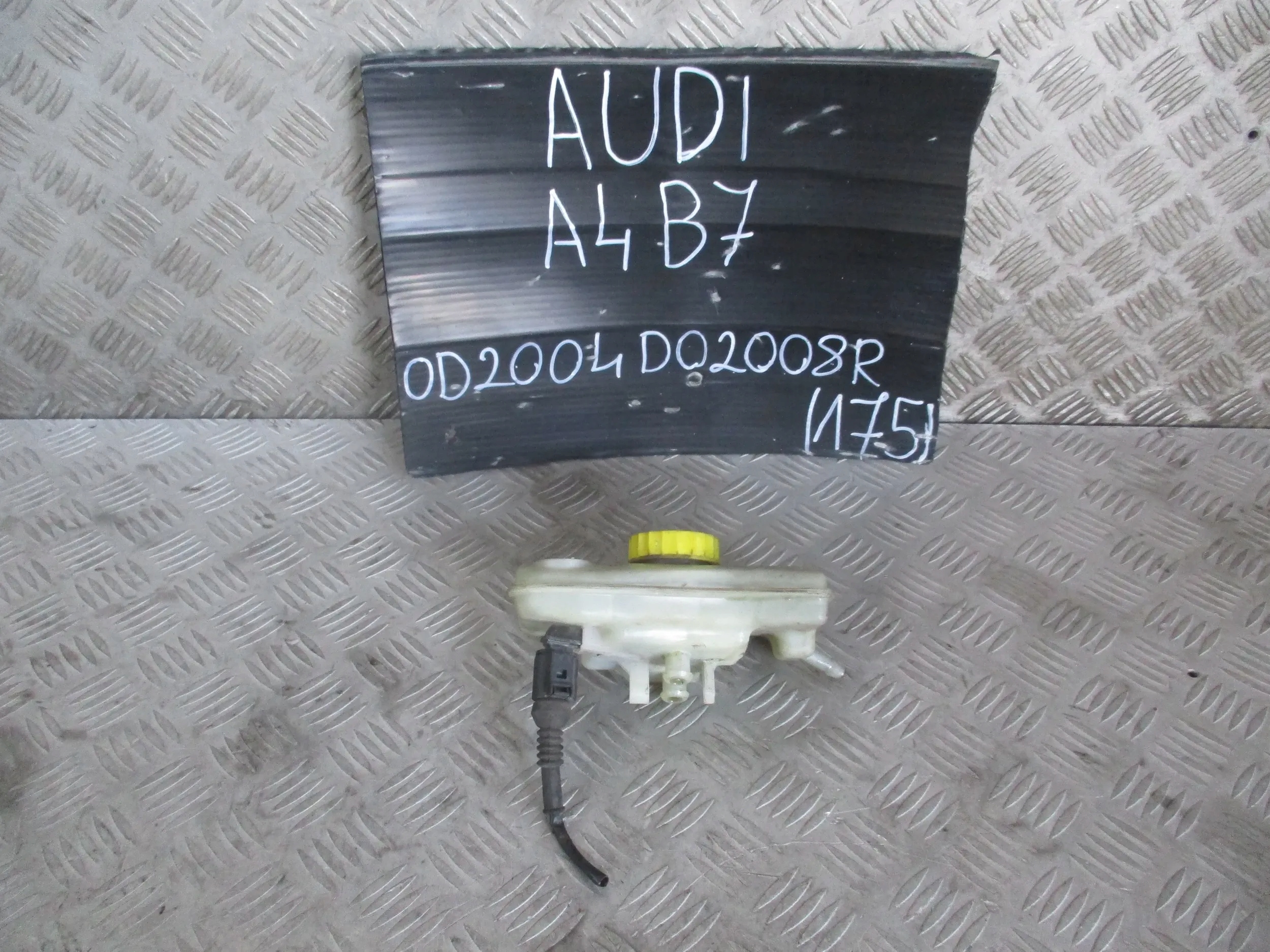 бачок тормозной жидкости Audi A4 B7 1.9d 04-08 r