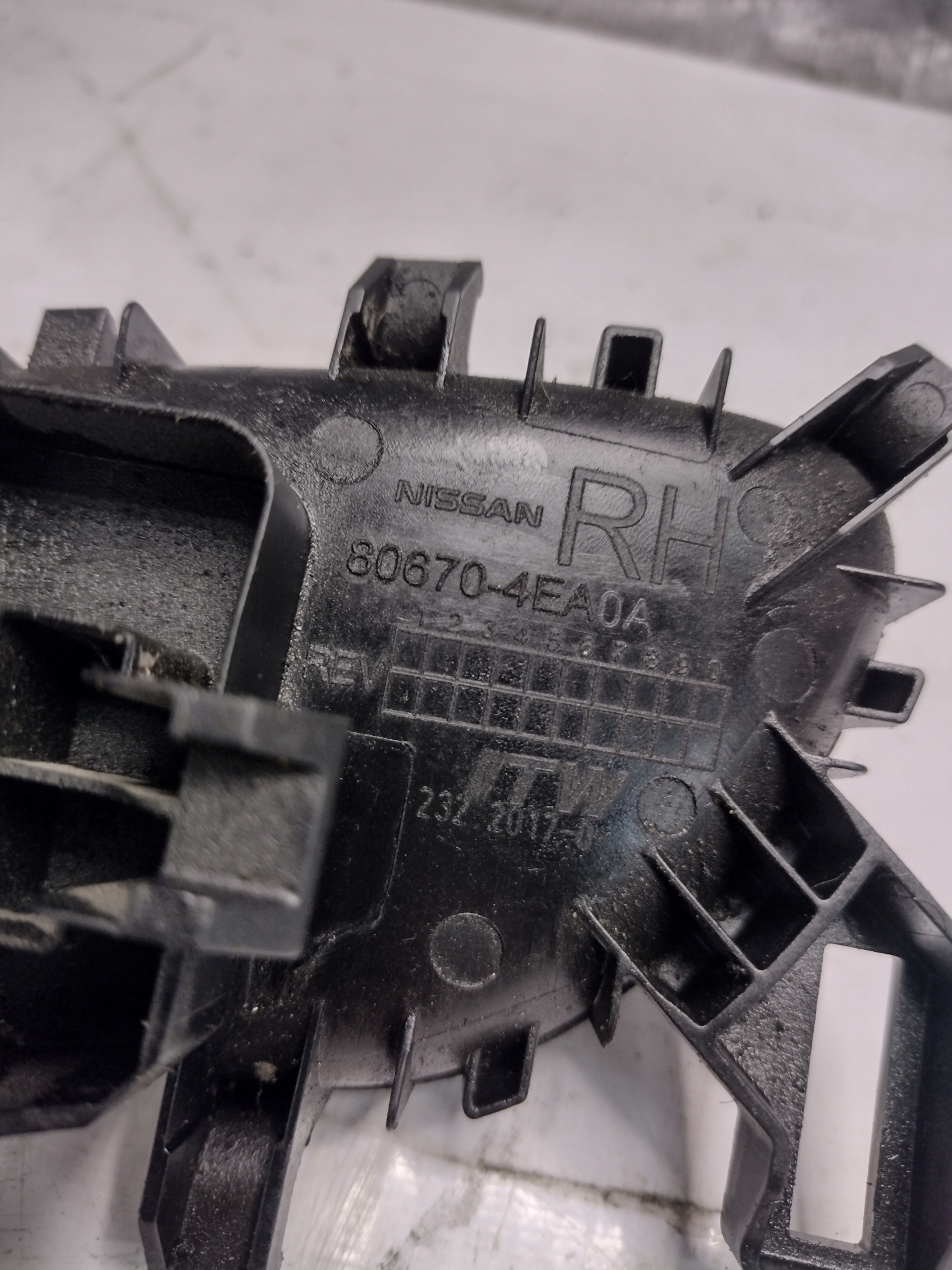 handle inner right rear part Nissan Qashqai J11 OE 80670-4EA0A