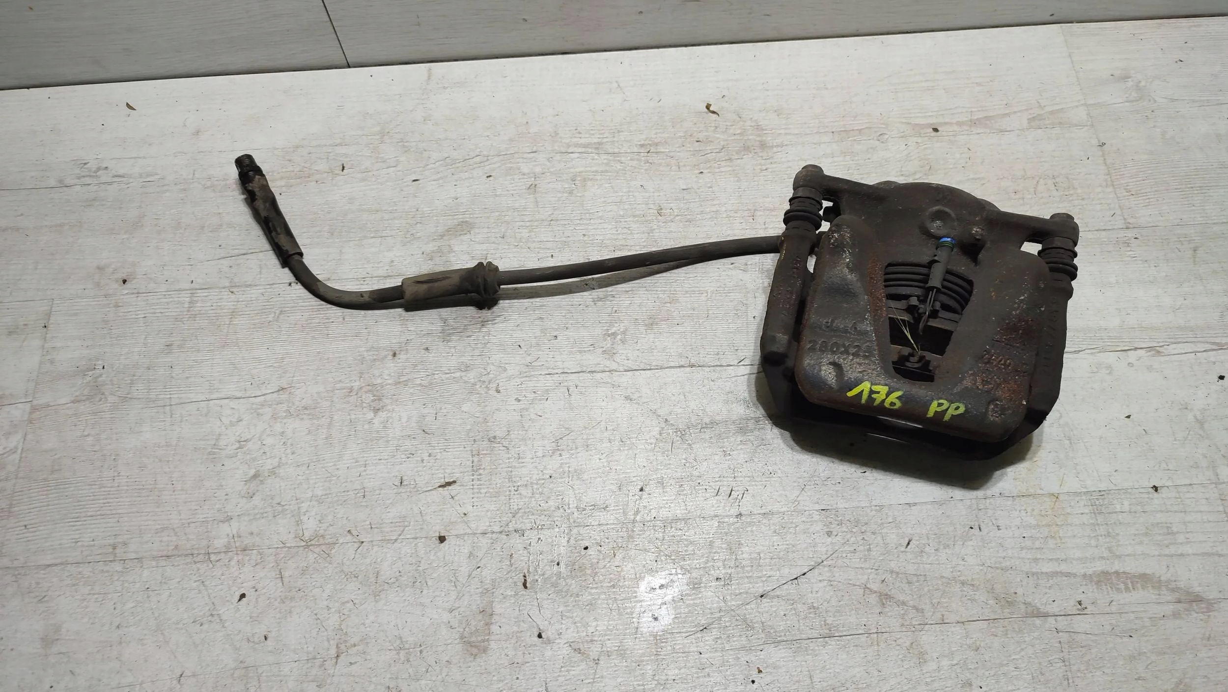 Mercedes-Benz A W176 2017 front side right caliper