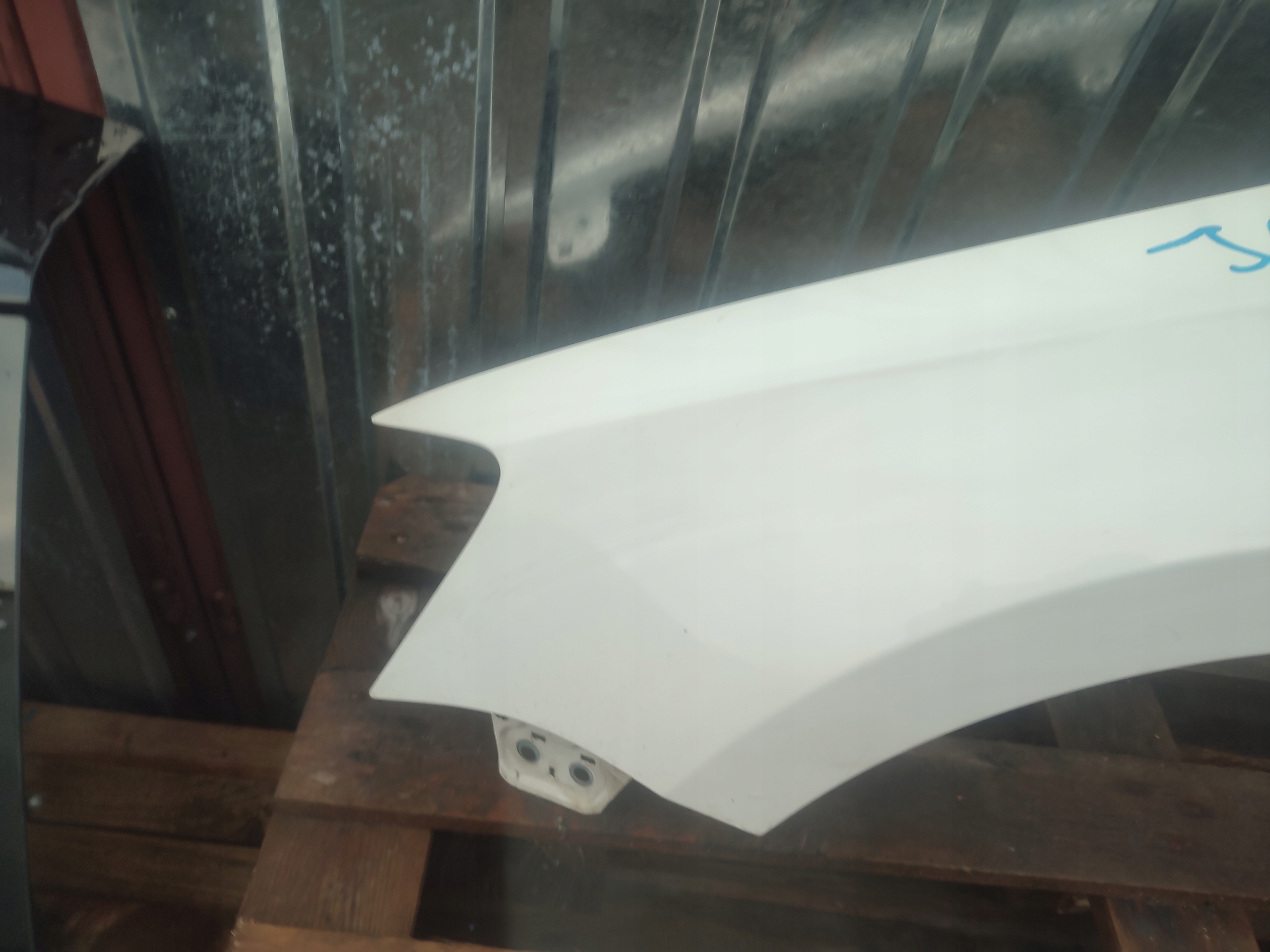 fender left front front Volkswagen Jetta VI LB9A