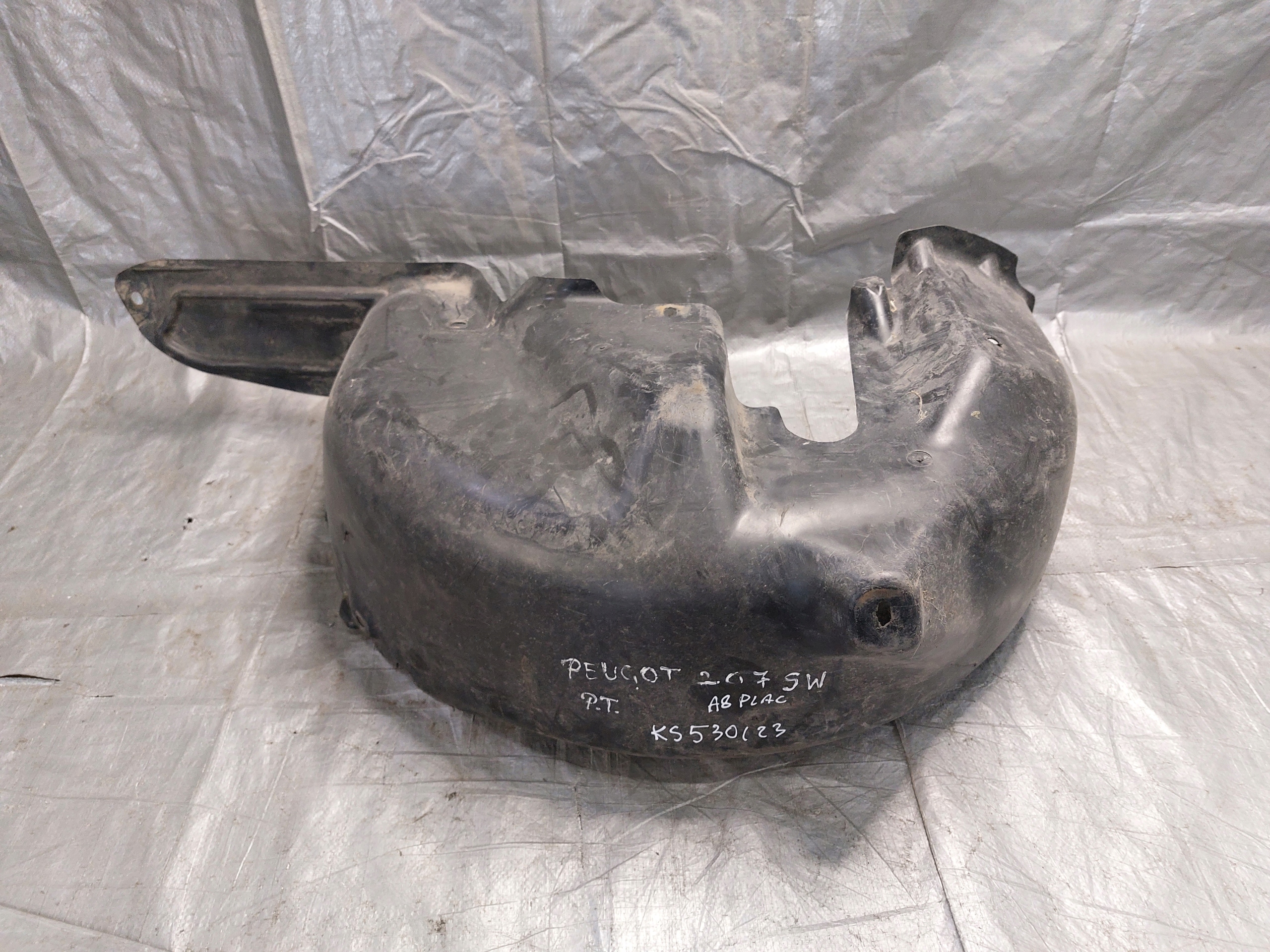 mudguard right rear. PEUGEOT 207 SW