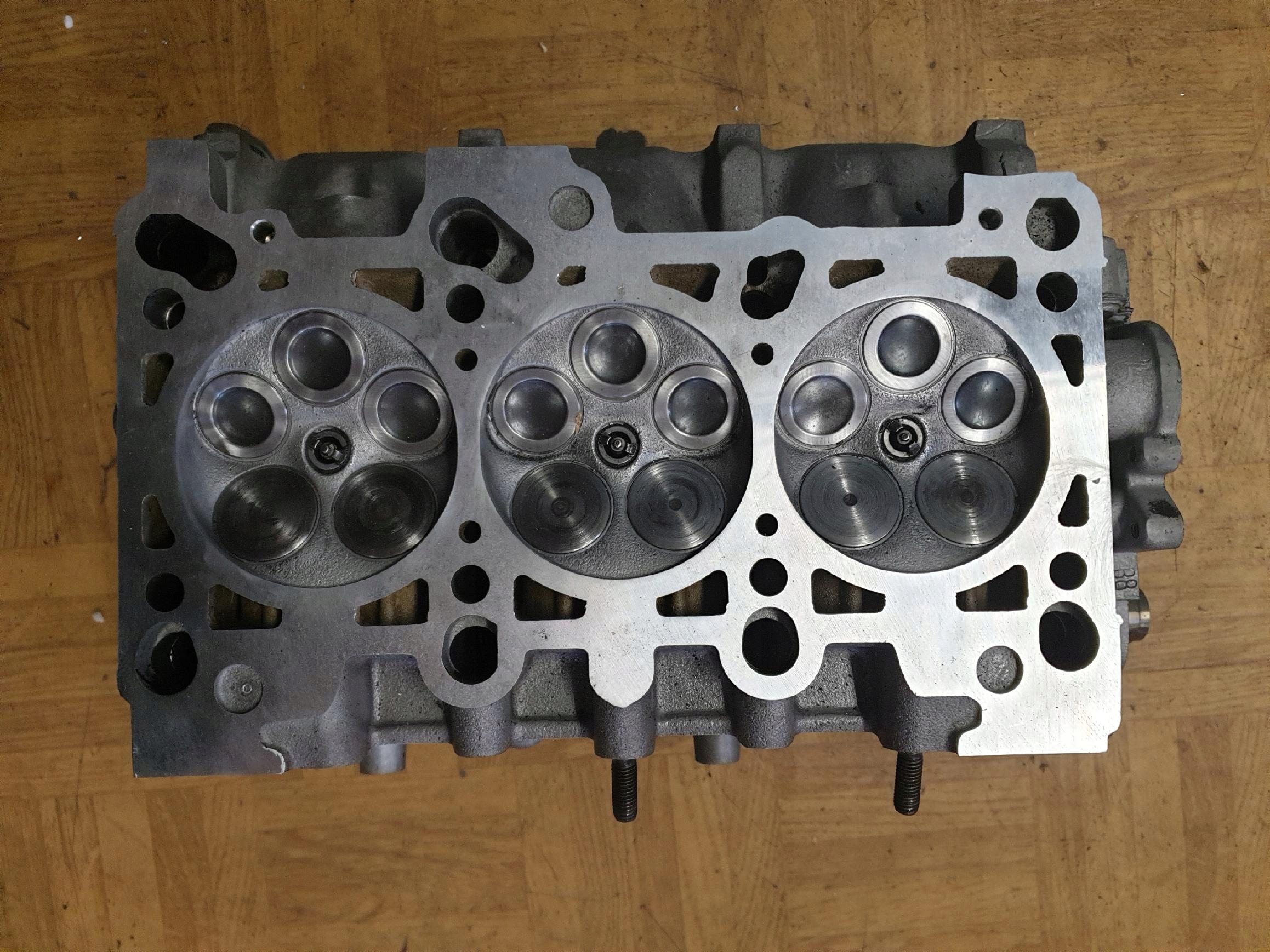 REGENEROWANA head. left AUDI PASSAT 078103373AH
