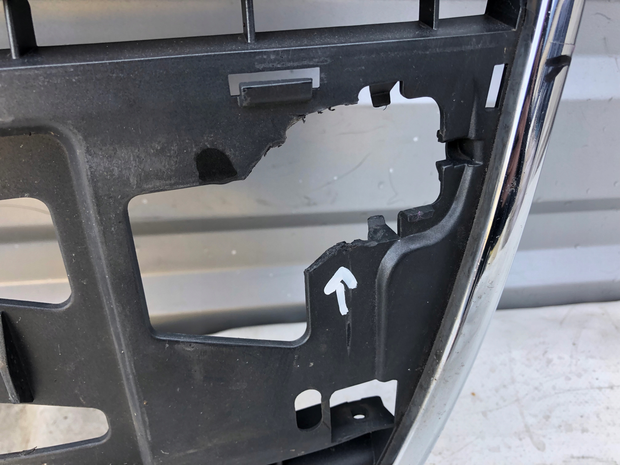 GRIL ATRAPA AUDI A6 4F0853651 Producent części Audi OE