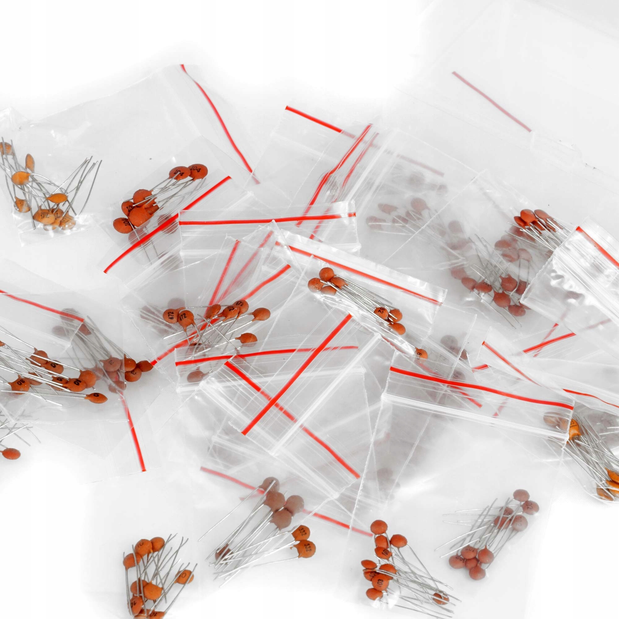 Zestaw kondensatorów ceramicznych 30x10 sztuk 2pF-100nF w organizerze Obudowa inna