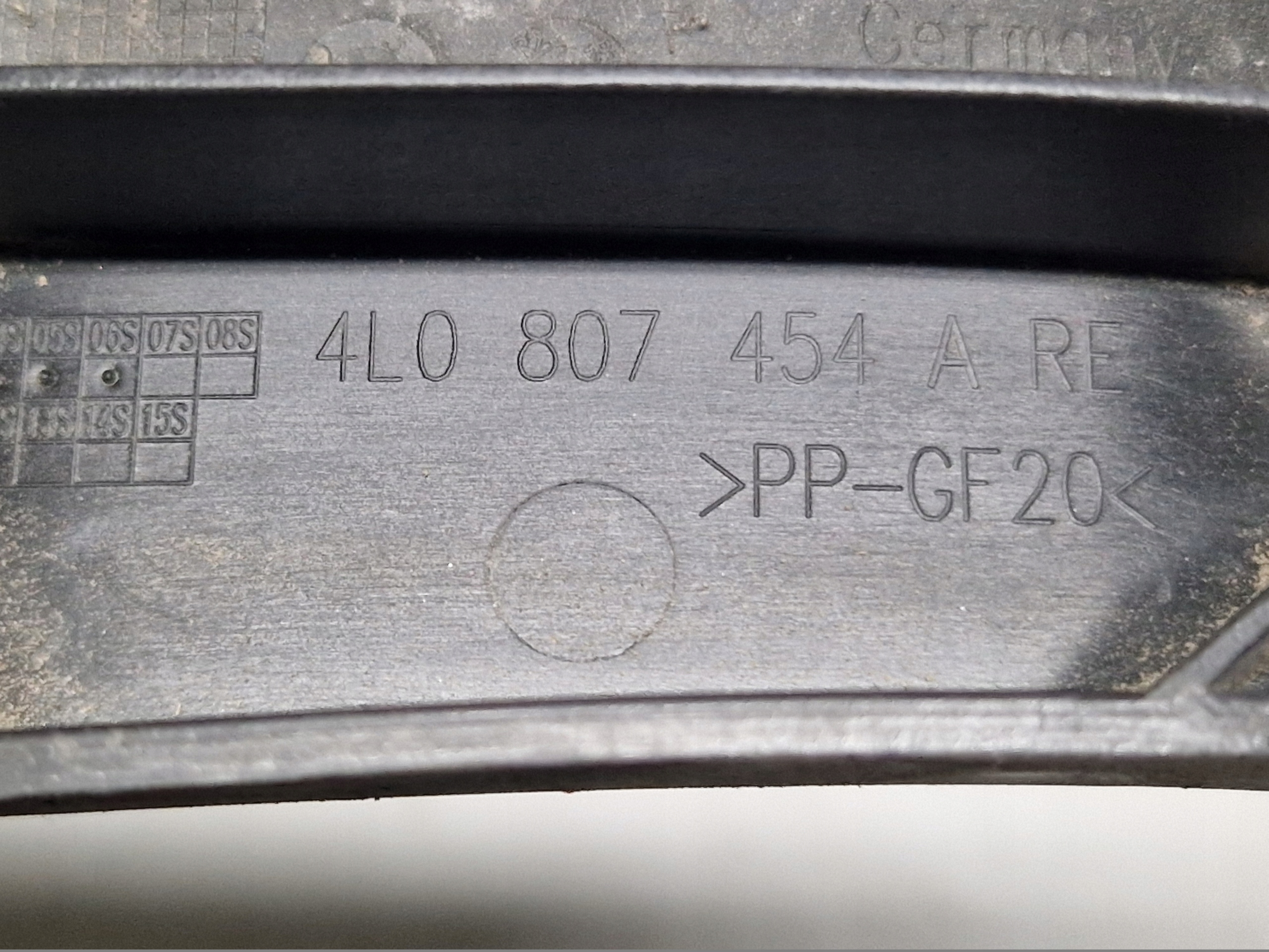 AUDI Q7 4L bumper bracket right rear part rear 4L0807454A