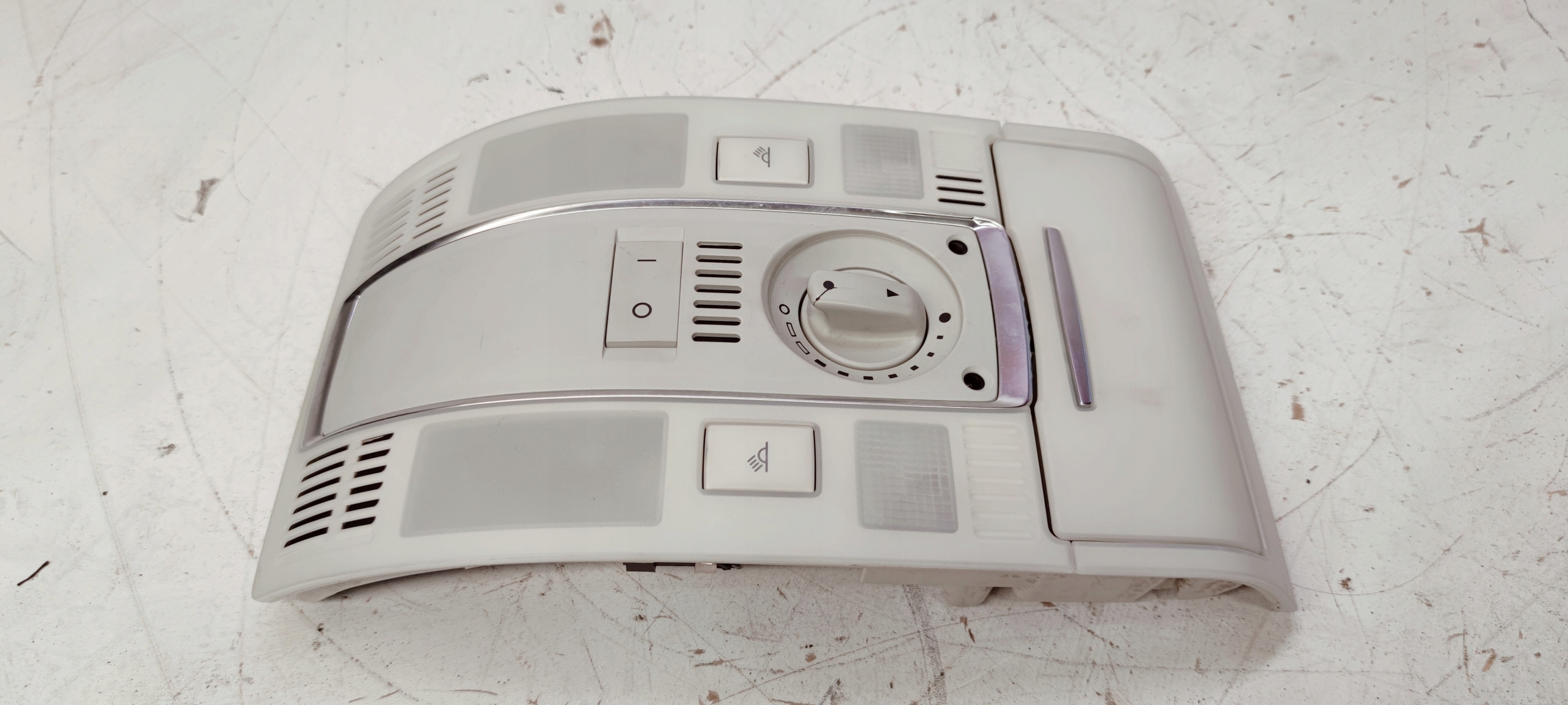 light OSWIETLENIE cabs AUDI A6 4F0947135BE 13T