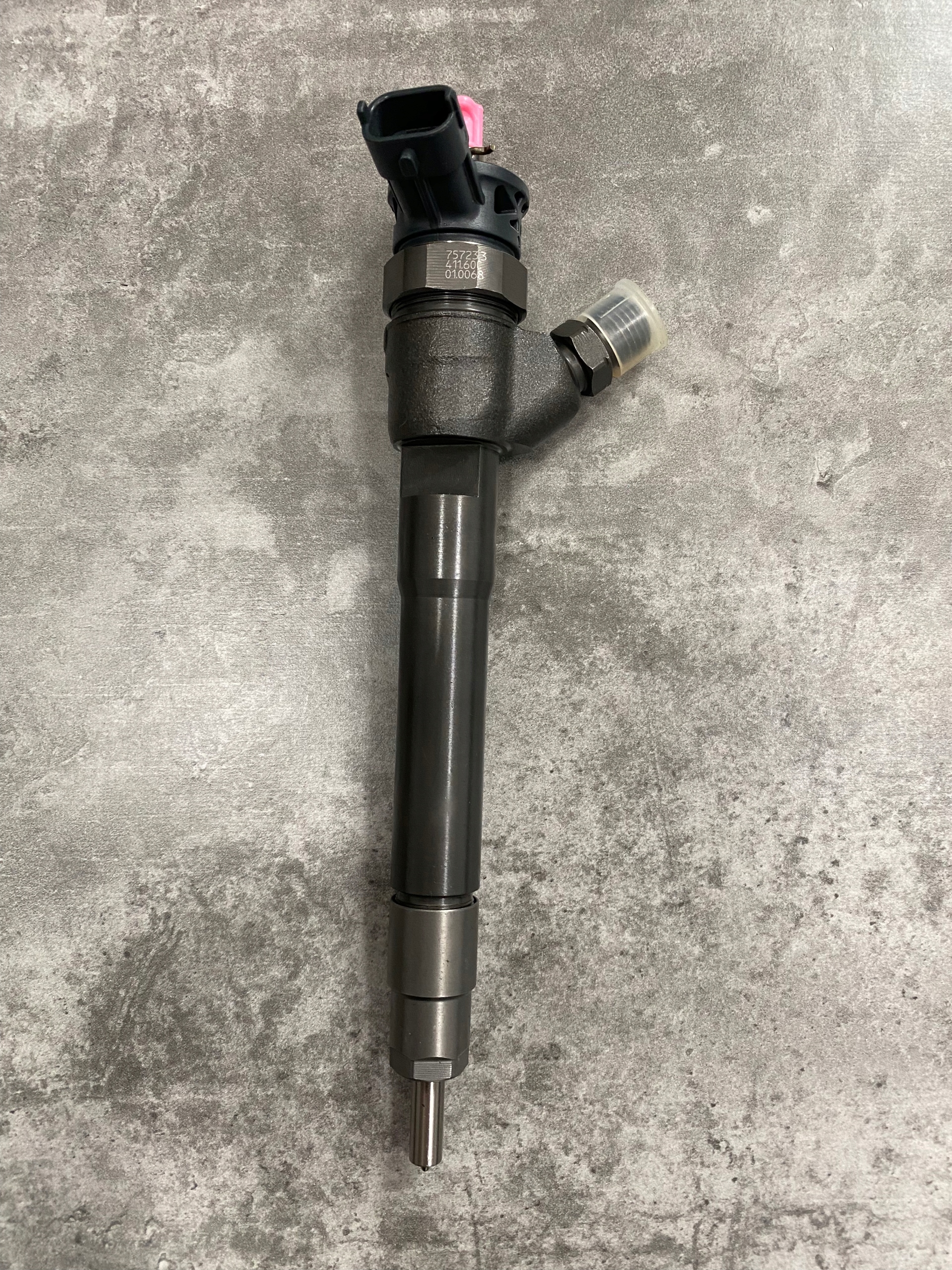 NOWY WTRYSKIWACZ RENAULT 1.6DCI 0445110546 166007885R