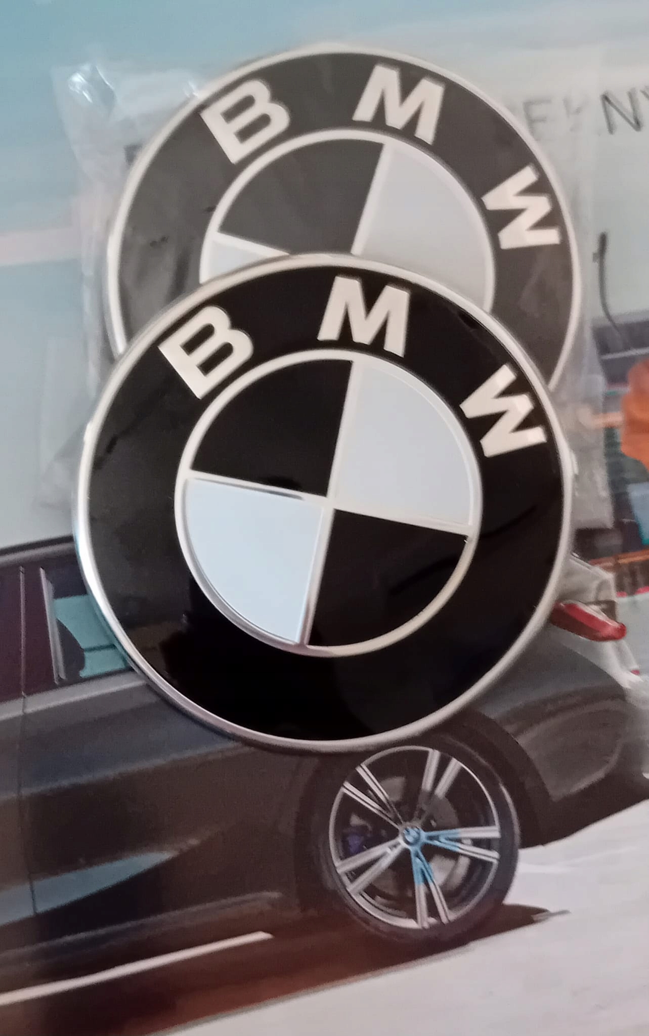 Black czarny Emblemat Znaczek do Bmw G30 G31 LCI na maskę średnica 82mm