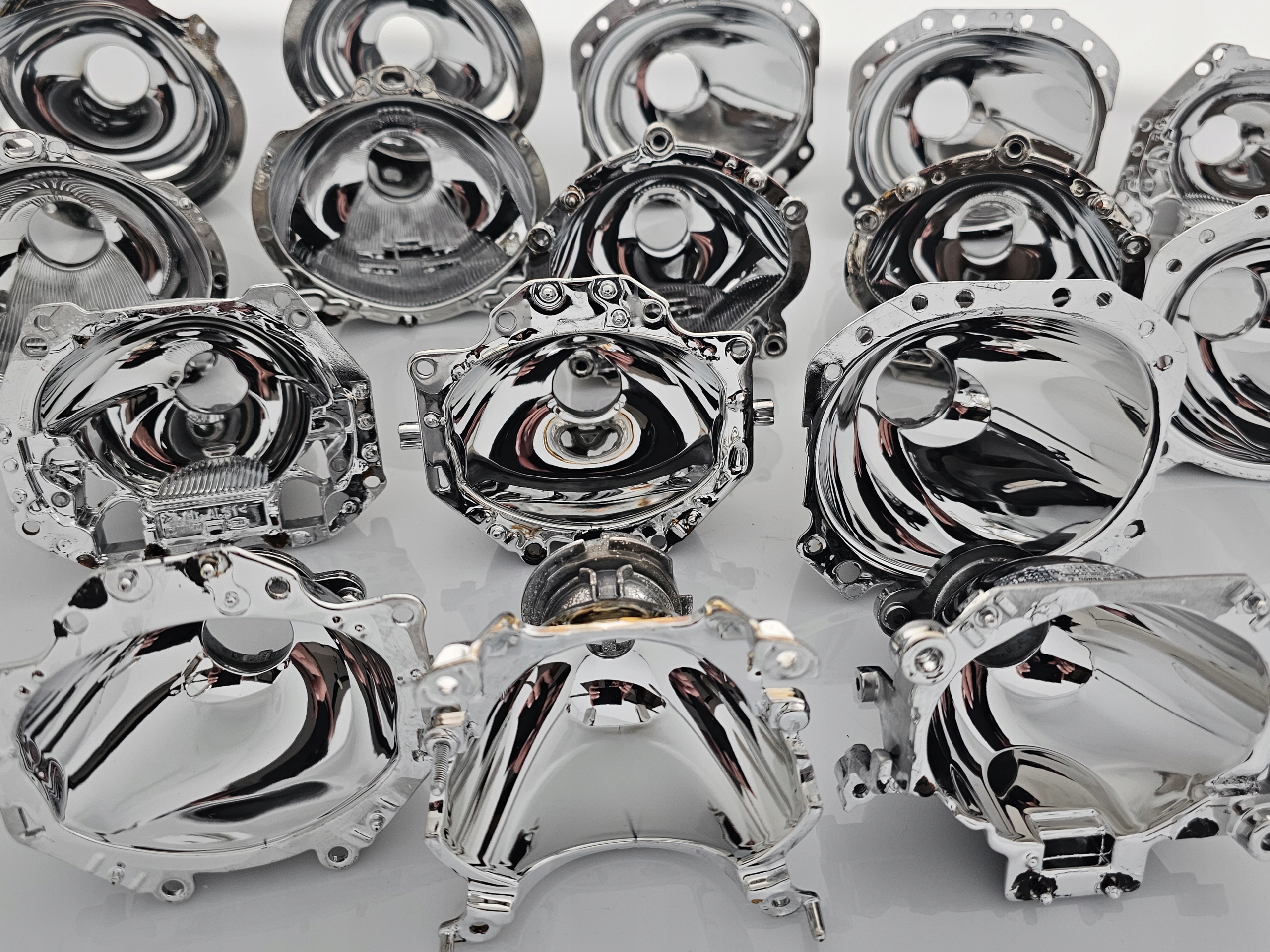 ODBŁYŚNIK SOCZEWKI REFLEKTORA MERCEDES E KLASA W211 HELLA D2S Numer katalogowy części ODBŁYŚNIK SOCZEWKI HELLA D2S