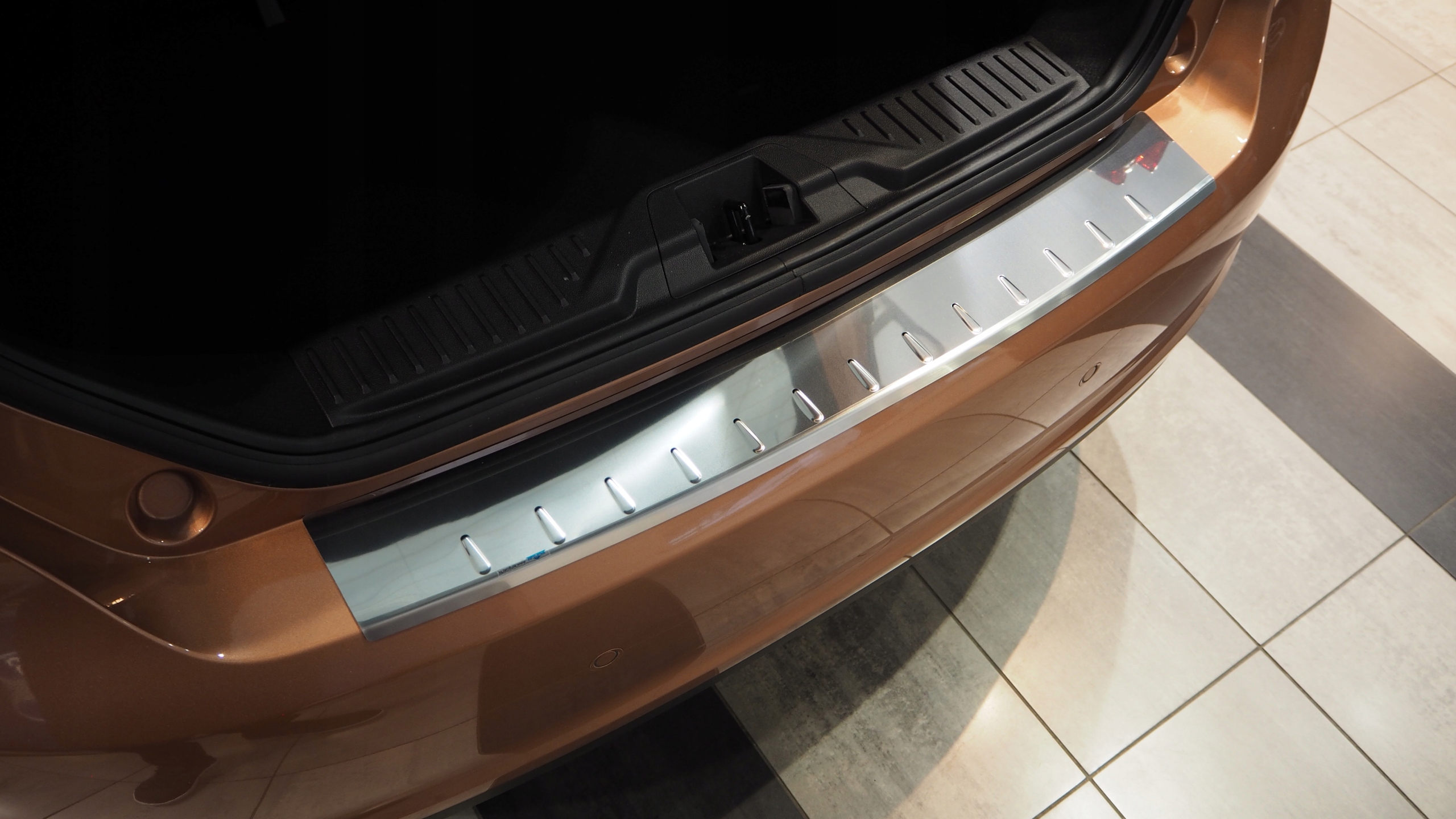 LISTWA NA ZDERZAK NAKŁADKA VOLVO XC60 II 2017- Strona zabudowy tył