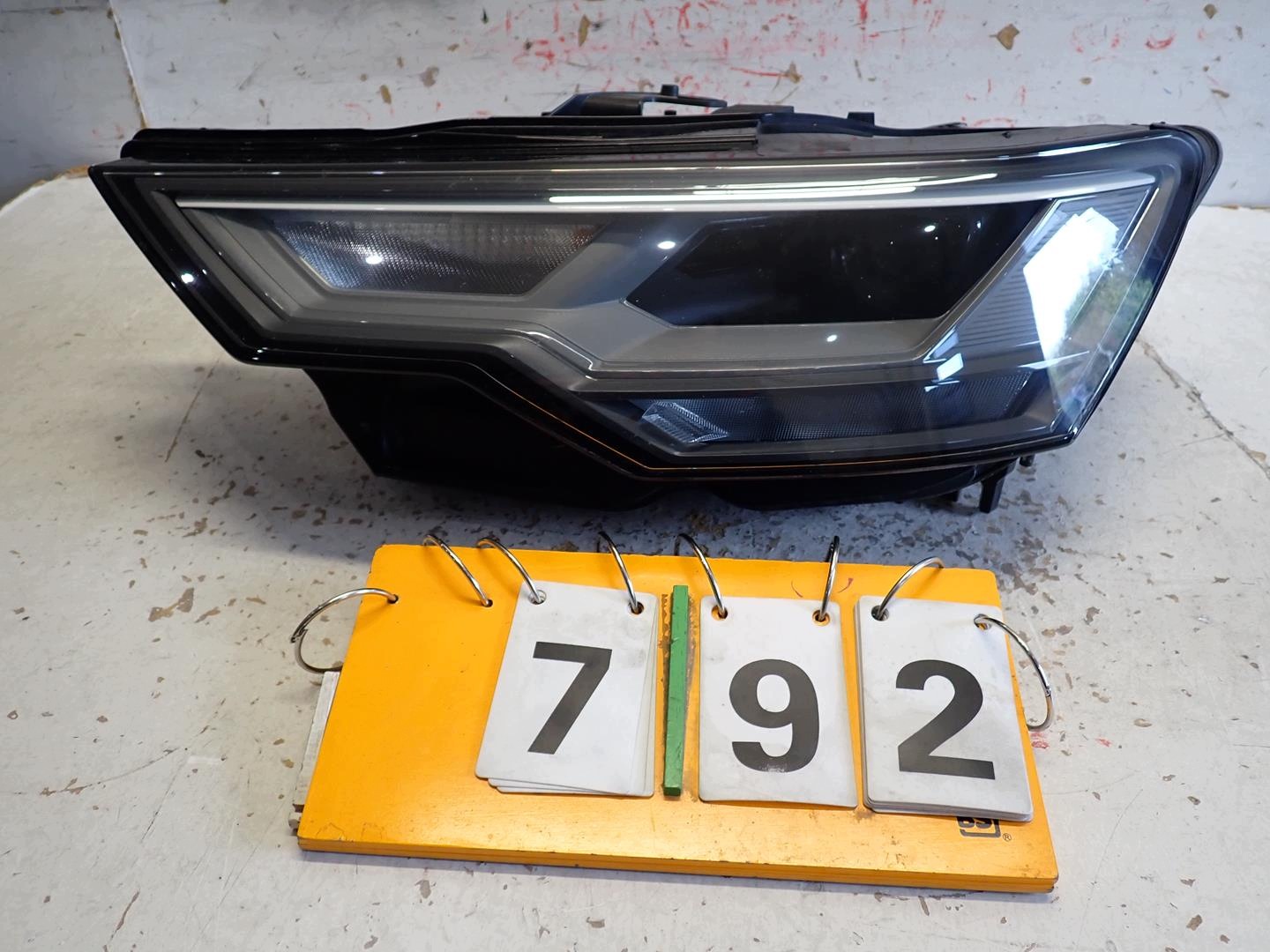 light front front left AUDI A6 C8 2018- FULL LED 4K0941033