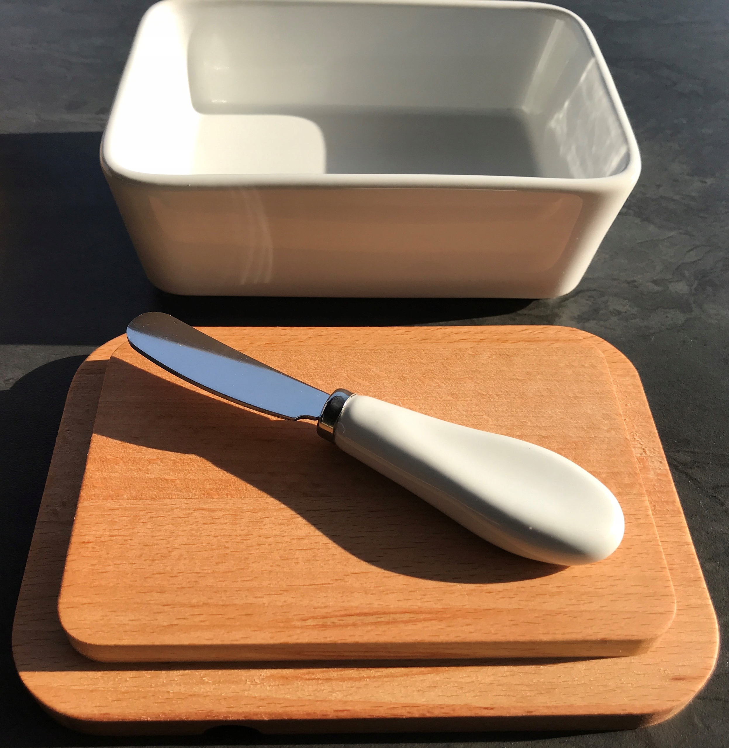 

Maselnica Z Pokrywą Nożem Pojemnik Na Masło Biała