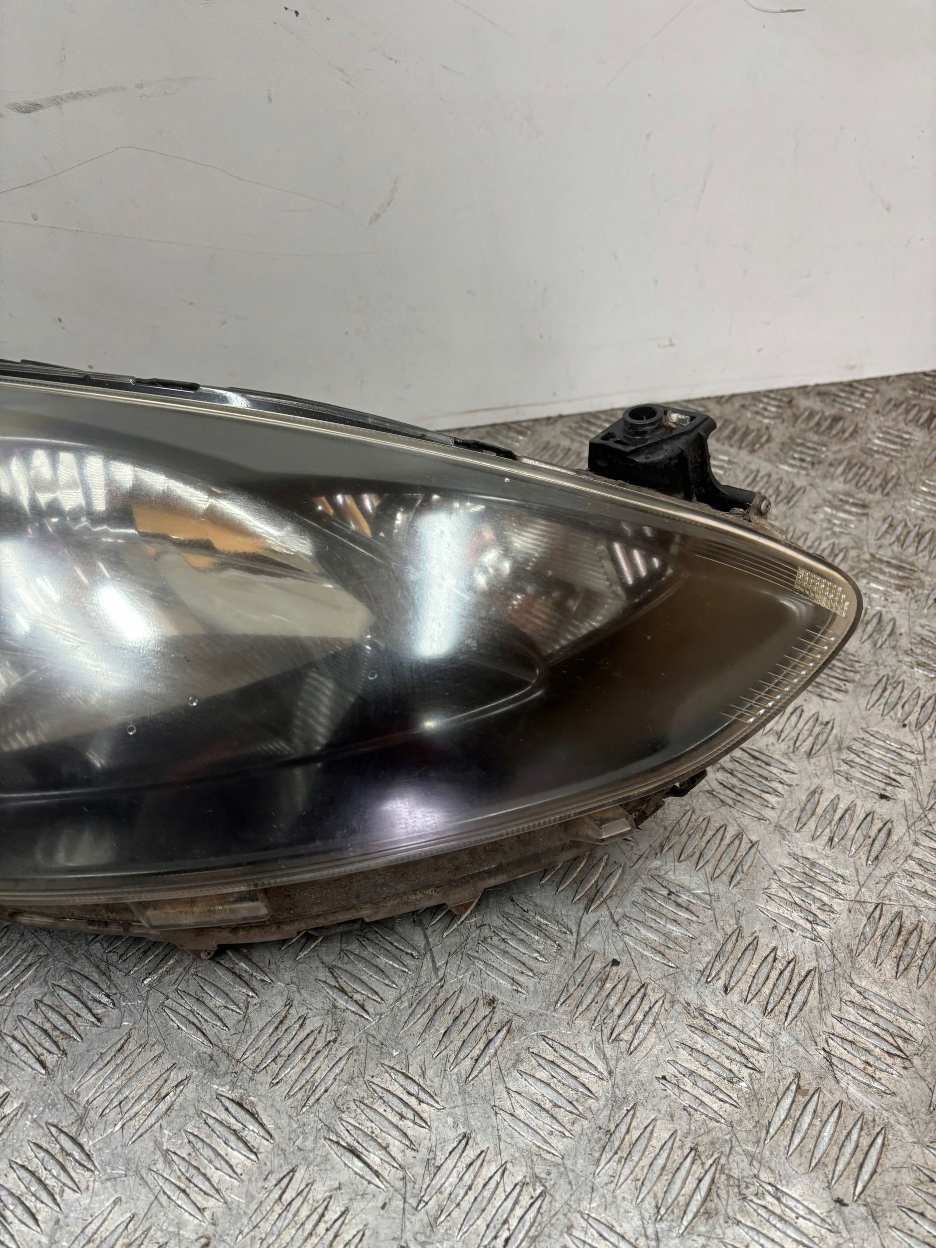 REFLEKTOR light right MAZDA 2 DE 07